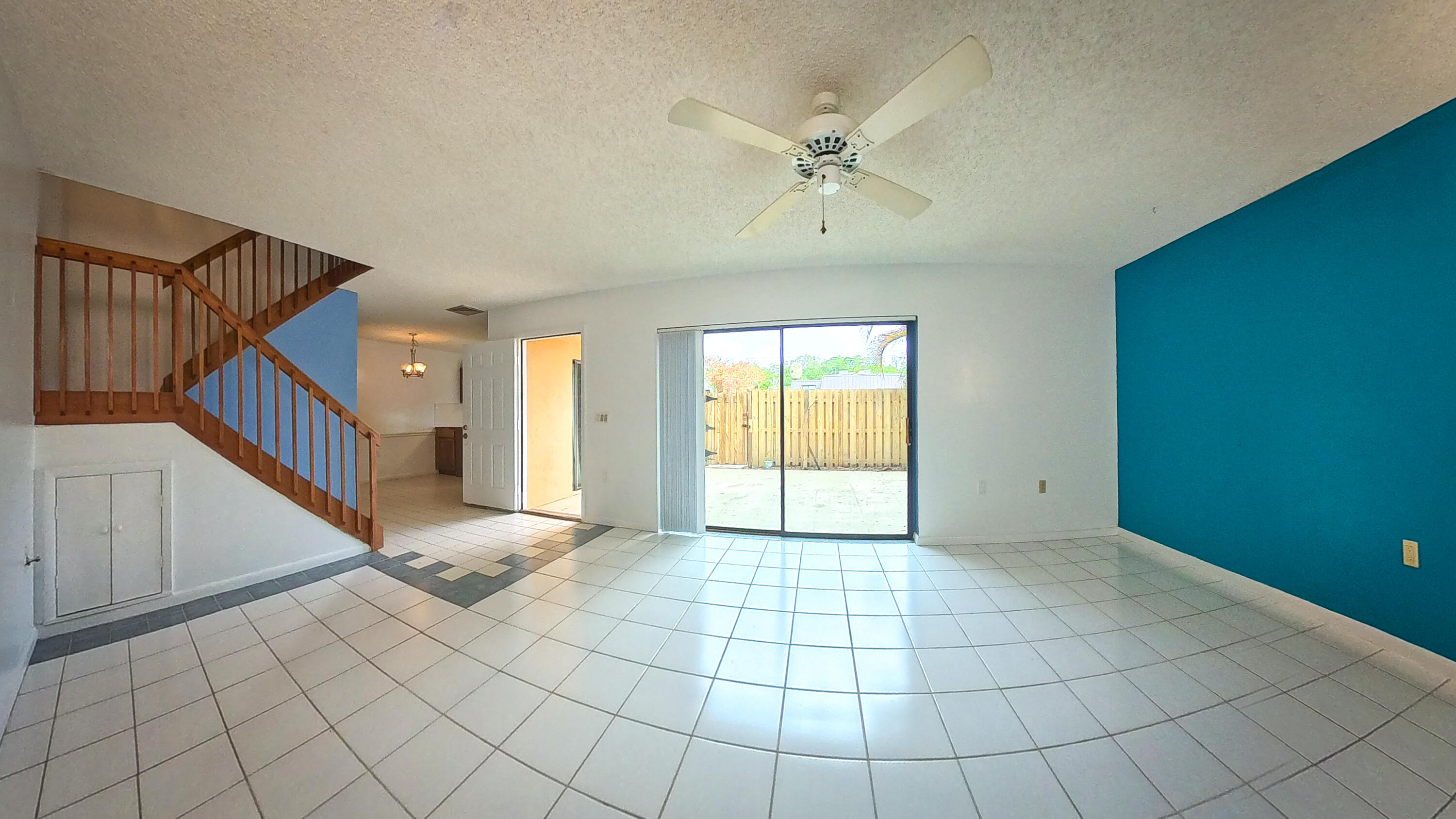 EMERALD LAKES - Residential