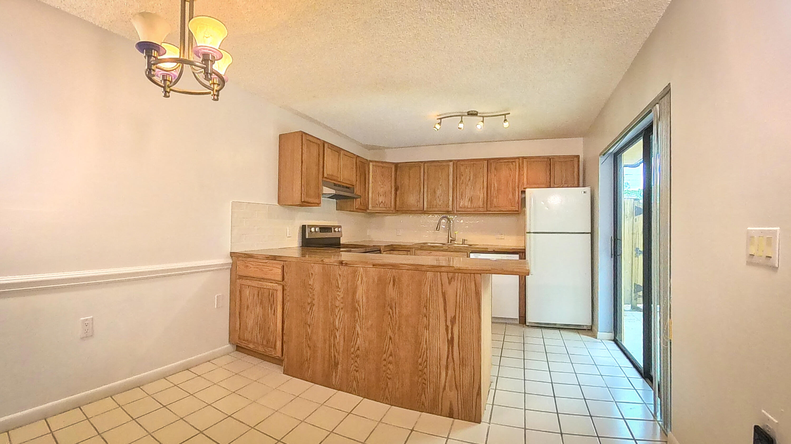 EMERALD LAKES - Residential