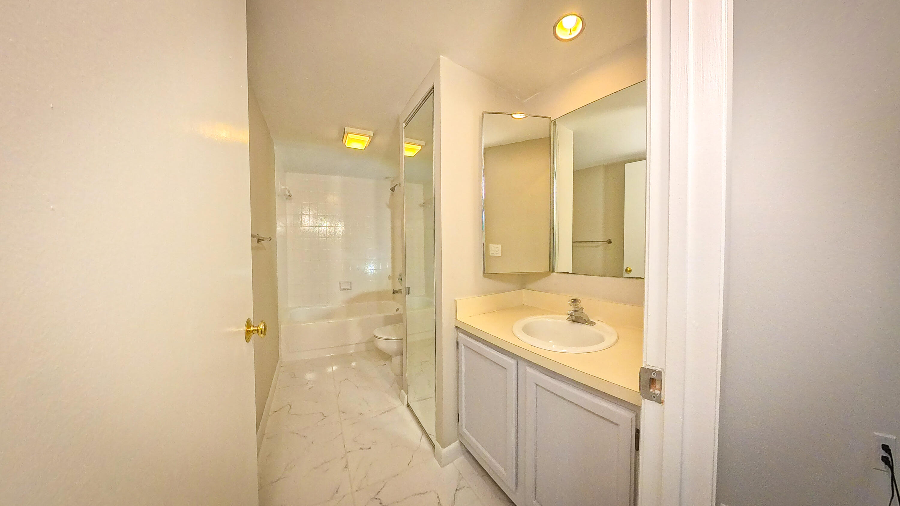 EMERALD LAKES - Residential