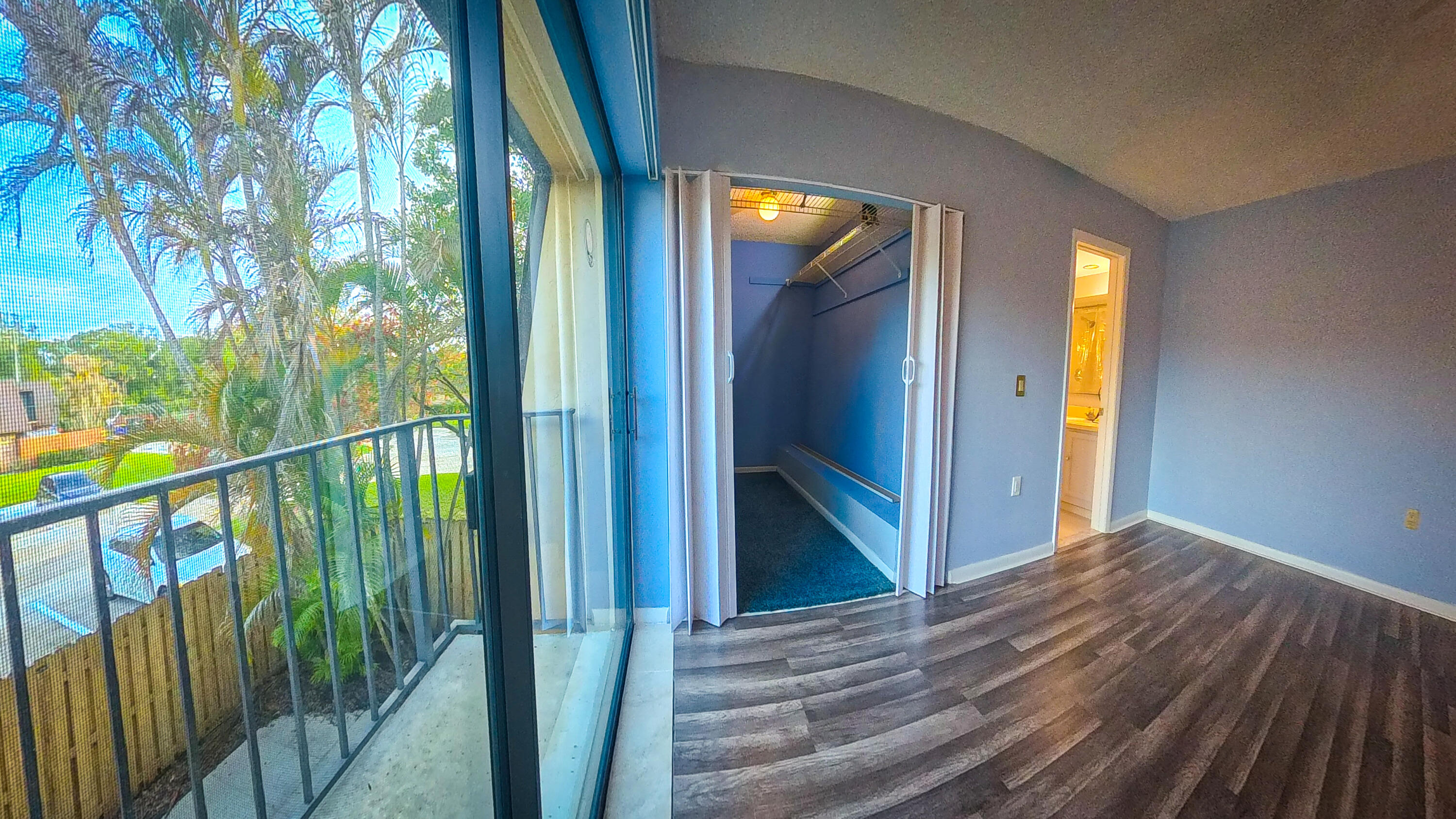 EMERALD LAKES - Residential