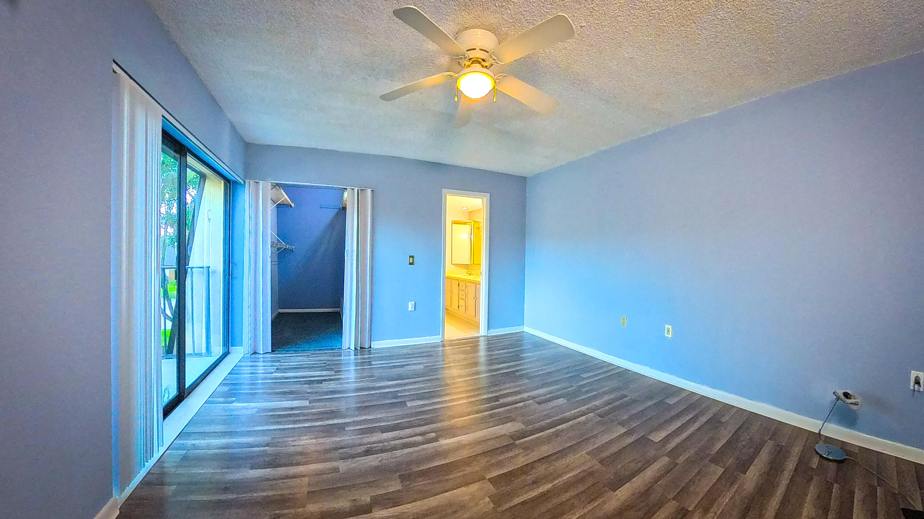 EMERALD LAKES - Residential