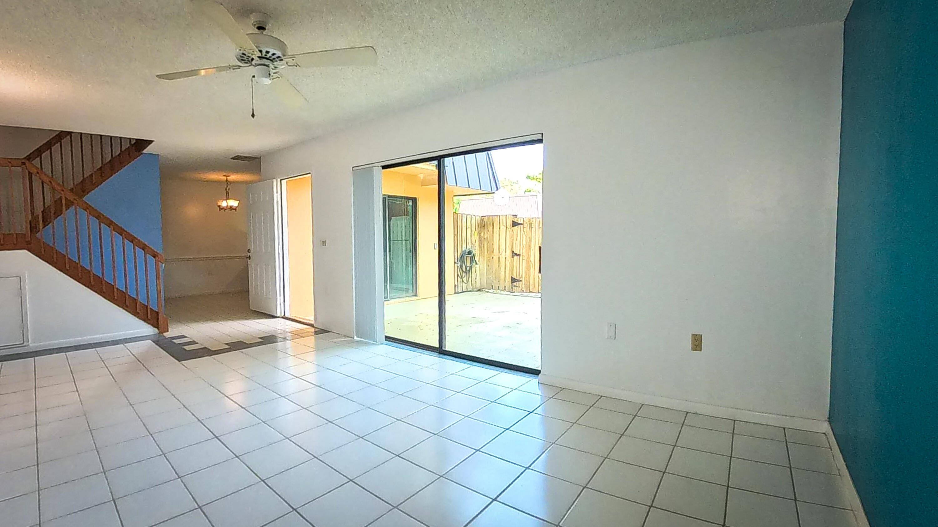 EMERALD LAKES - Residential