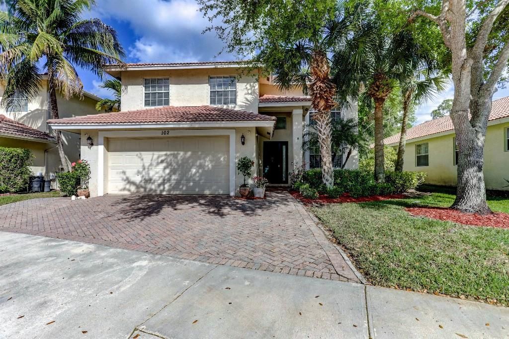 Photo of 102 Hidden Hollow Dr, Palm Beach Gardens, FL 33418 (MLS # F10275783)