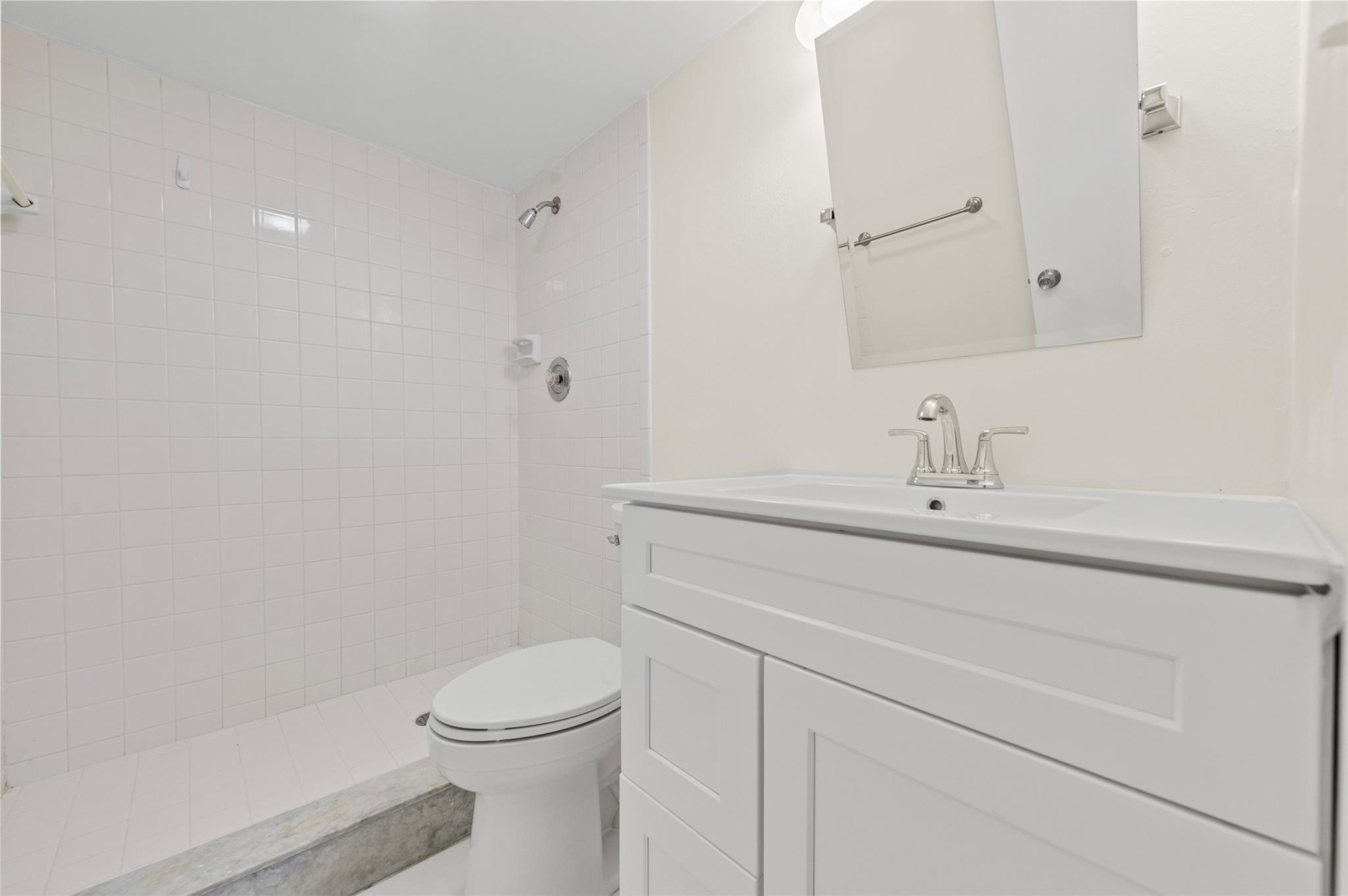 HARBOUR HALL INLET CLUB C - Residential