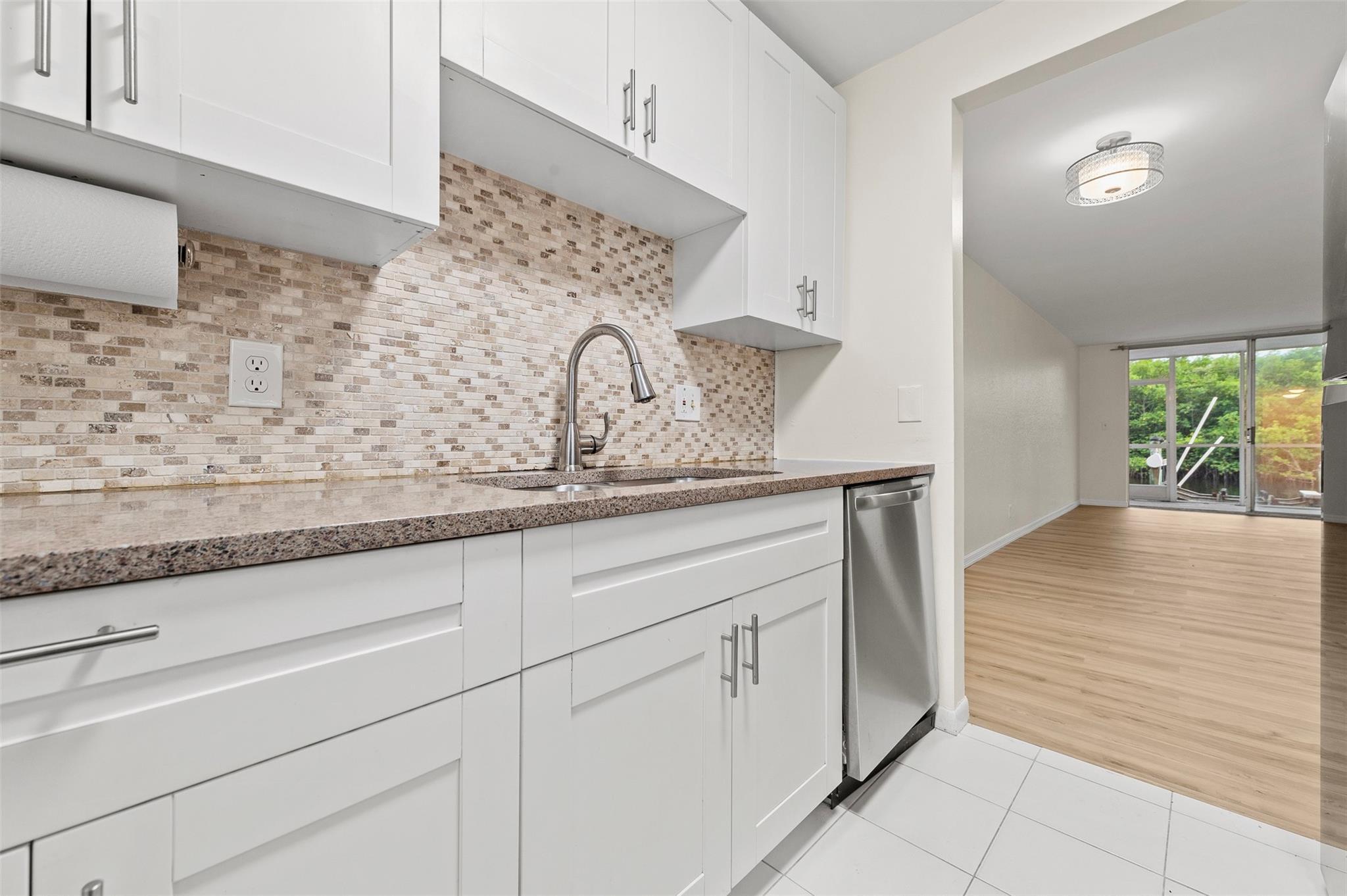 HARBOUR HALL INLET CLUB C - Residential