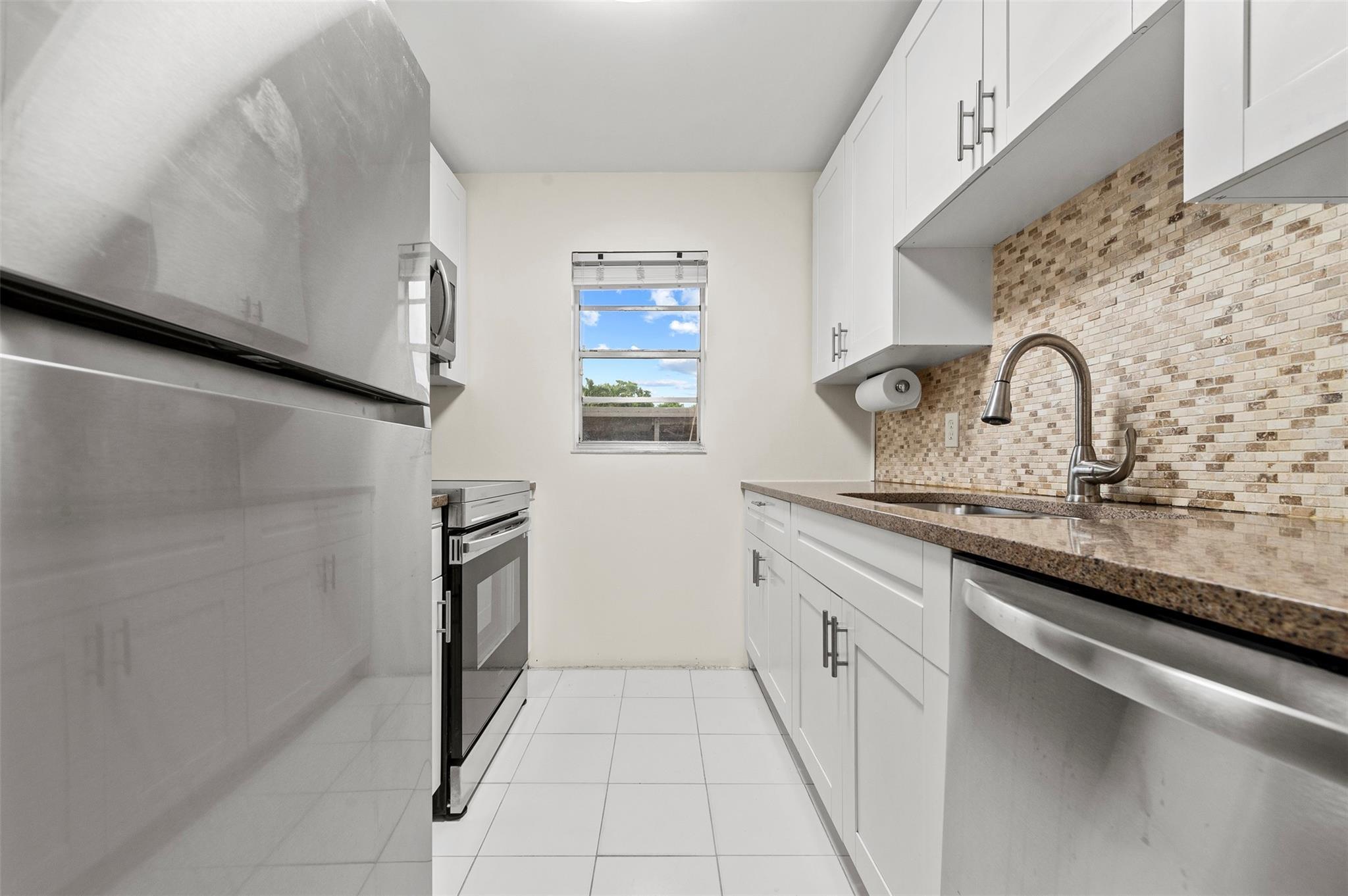 HARBOUR HALL INLET CLUB C - Residential