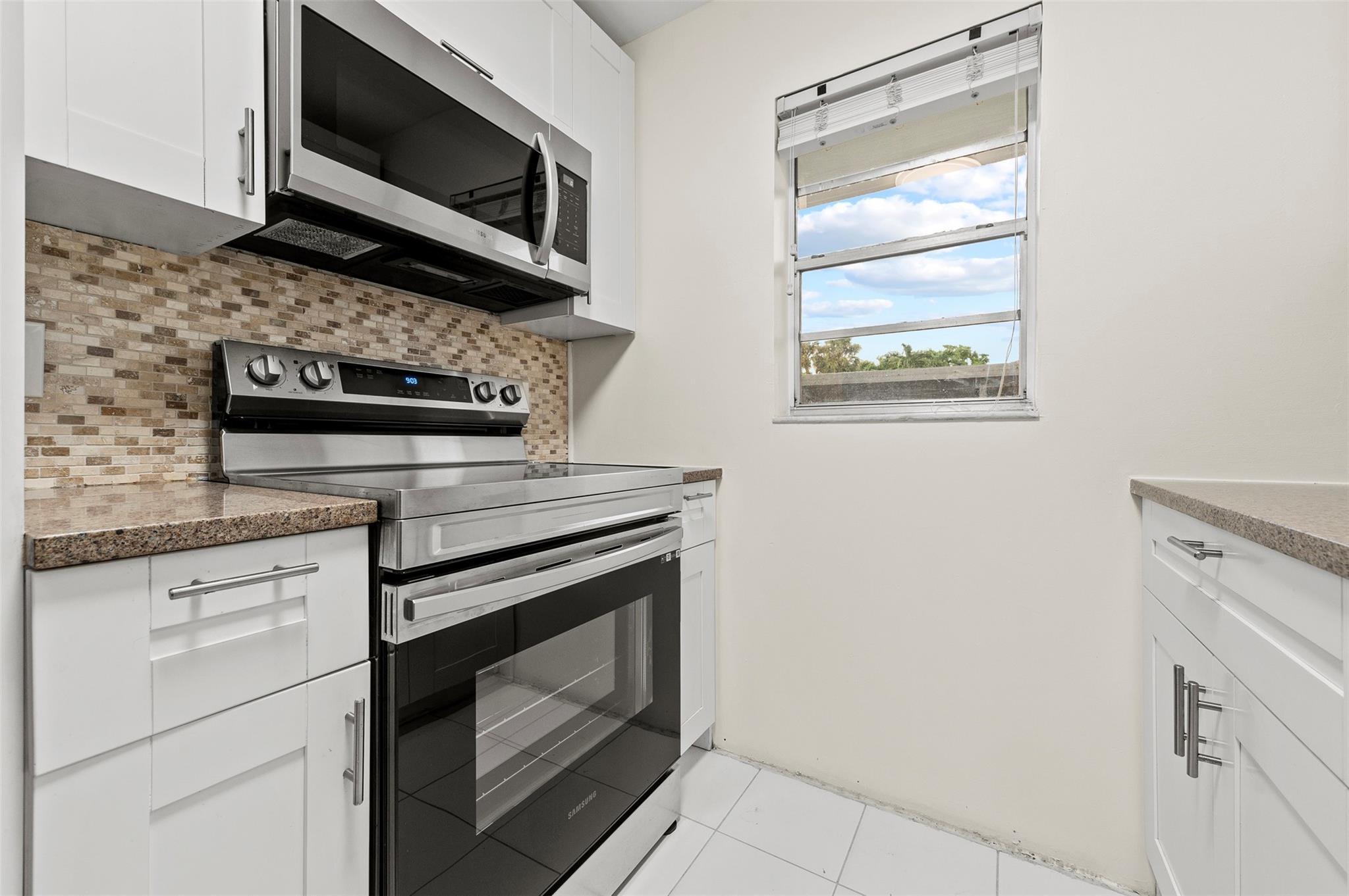 HARBOUR HALL INLET CLUB C - Residential