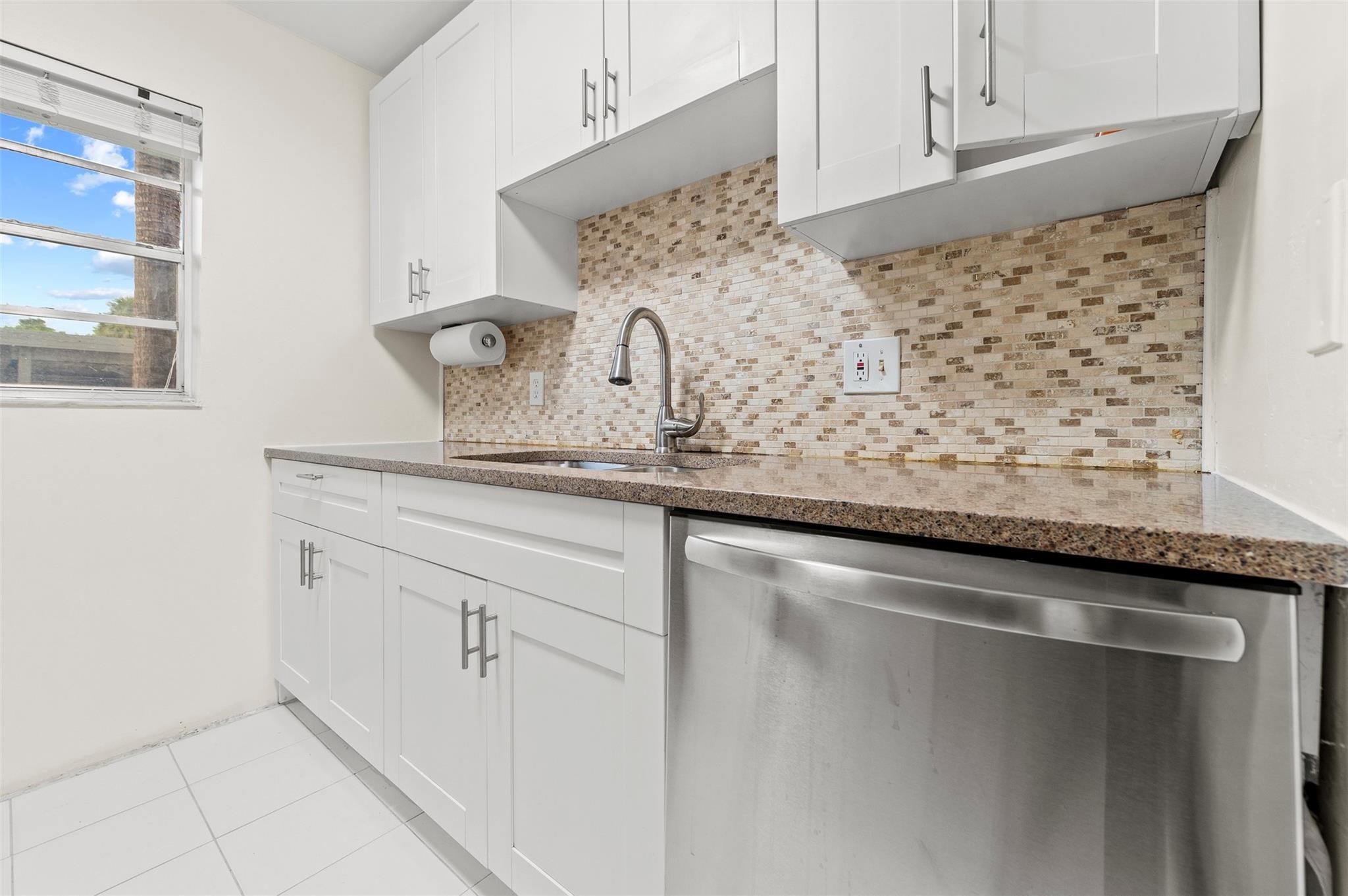 HARBOUR HALL INLET CLUB C - Residential