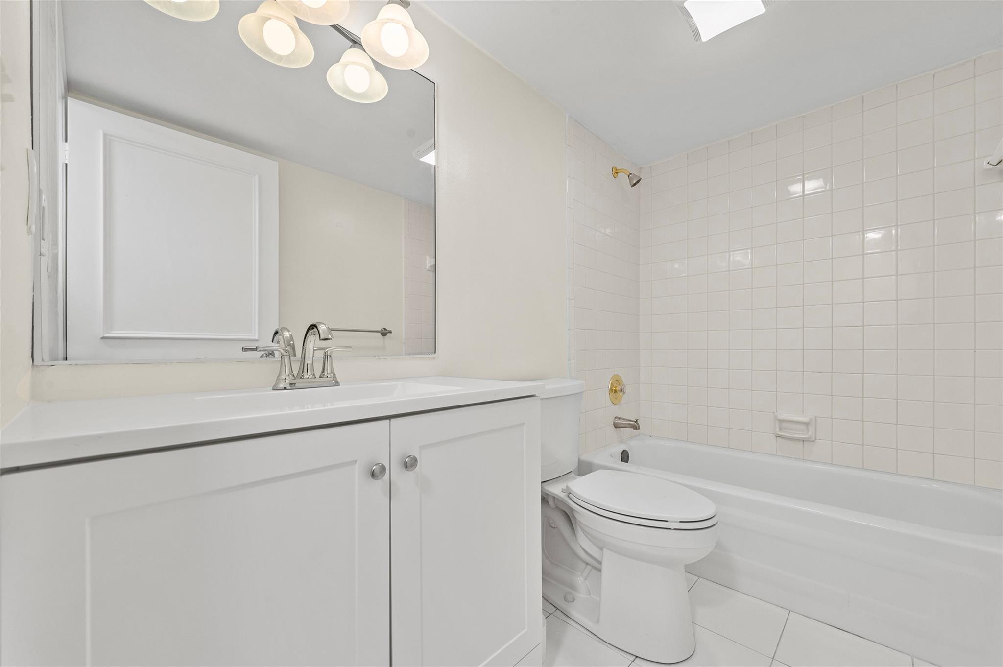 HARBOUR HALL INLET CLUB C - Residential