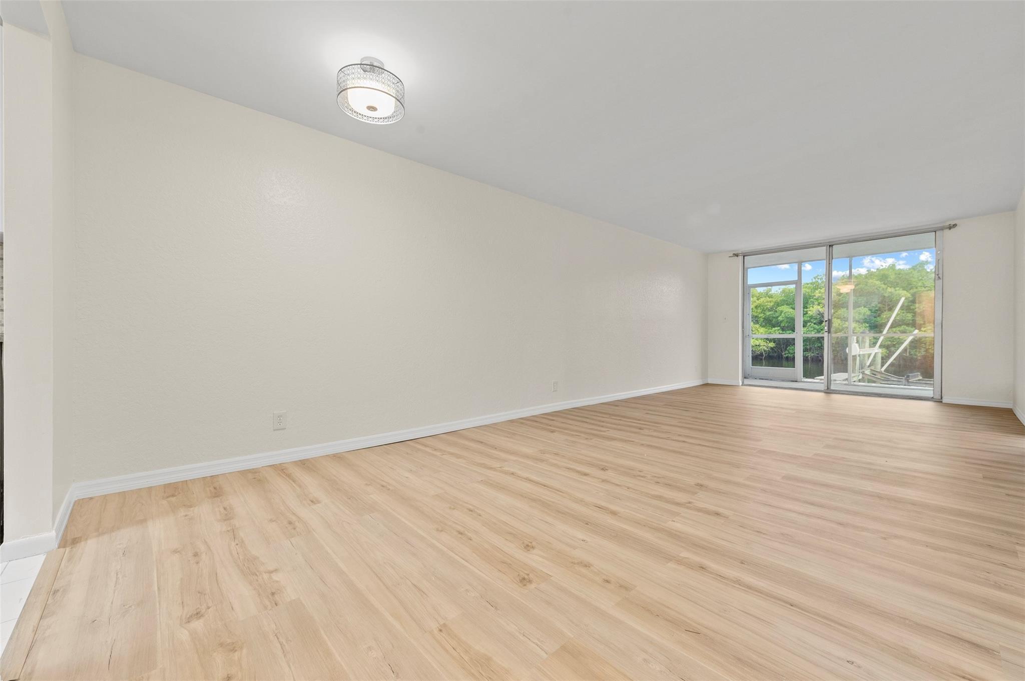 HARBOUR HALL INLET CLUB C - Residential