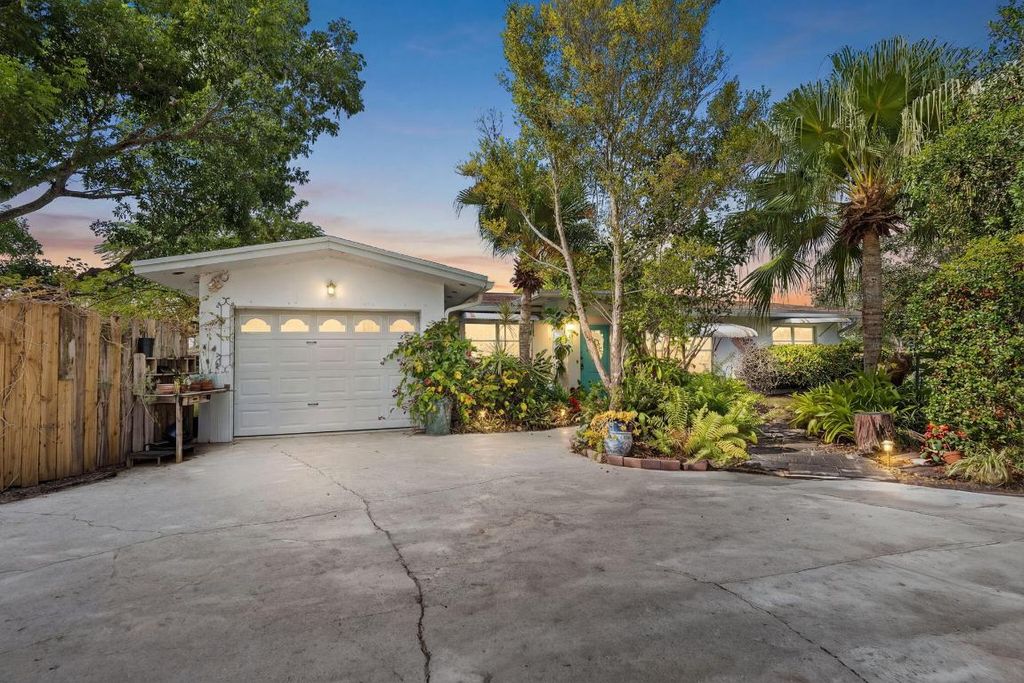 Photo of 204 E Arbor Avenue, Port Saint Lucie, FL 34952 (MLS # R11151259)