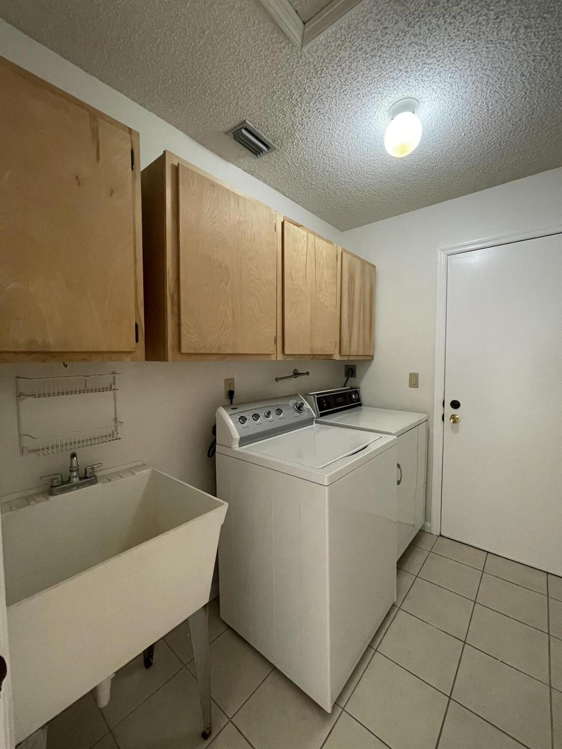 2575 La Cristal Circle
