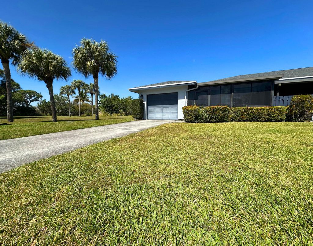 Photo of 1700 N Dovetail Drive #E, Fort Pierce, FL 34982 (MLS # R10984339)