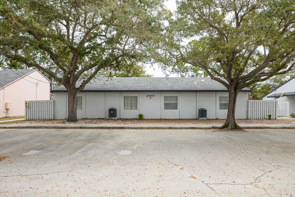 Photo of 2007 Oleander Boulevard #B, Fort Pierce, FL 34950 (MLS # R11154102)