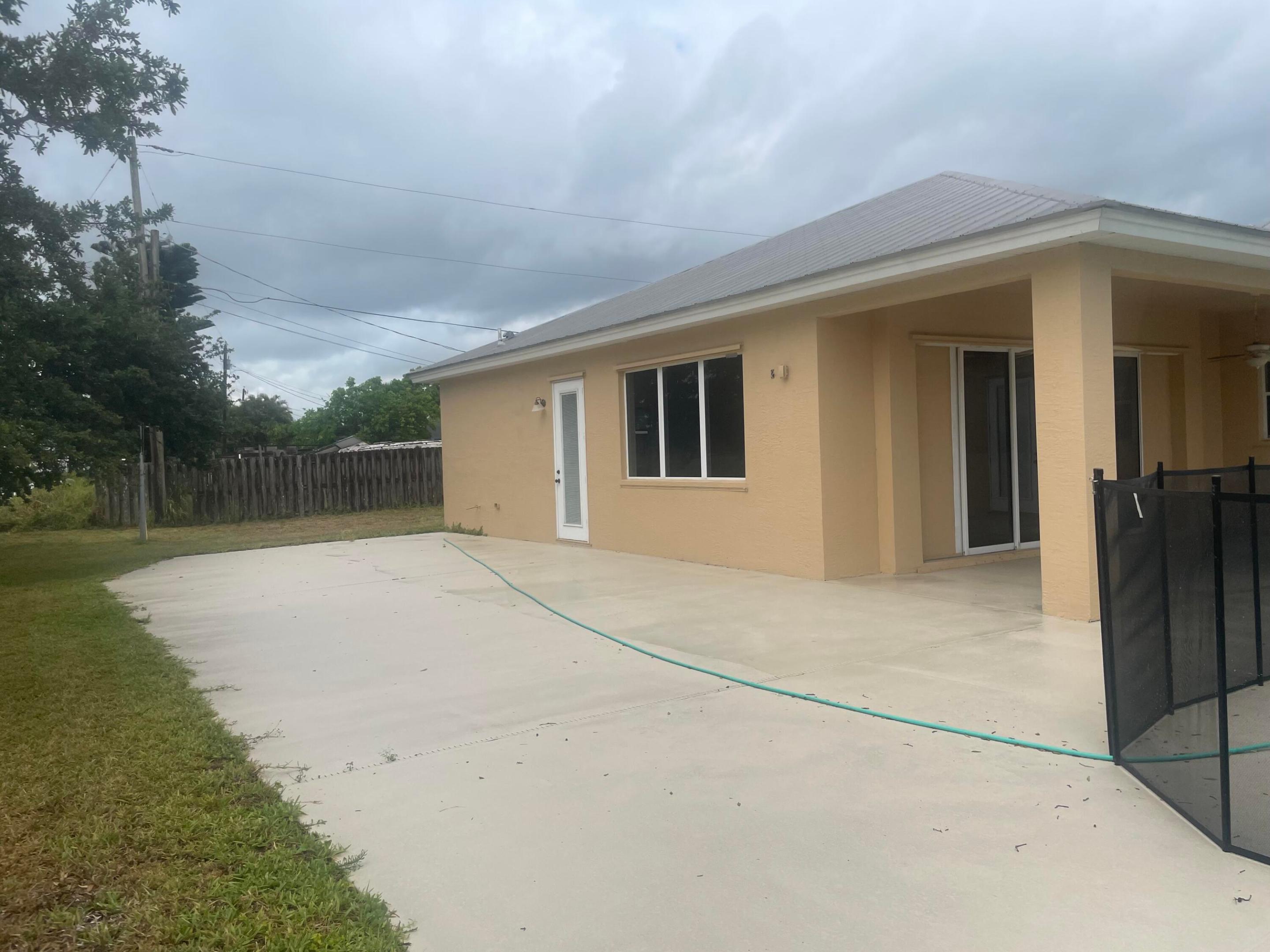 PORT ST LUCIE SECTION 5 - Residential Lease