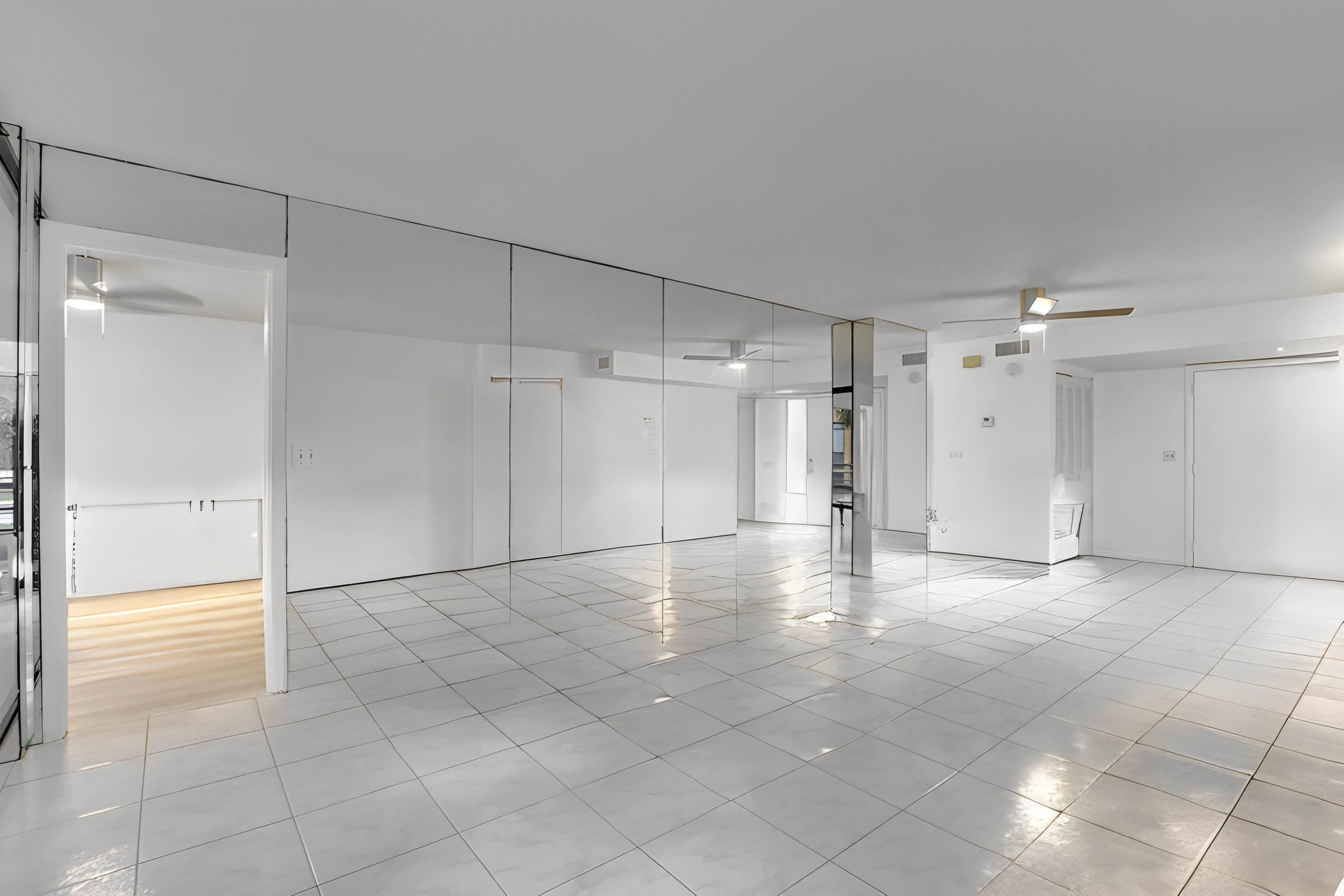 GREEN LAKES CONDO 1 THRU 21 OR3248P1 - Residential