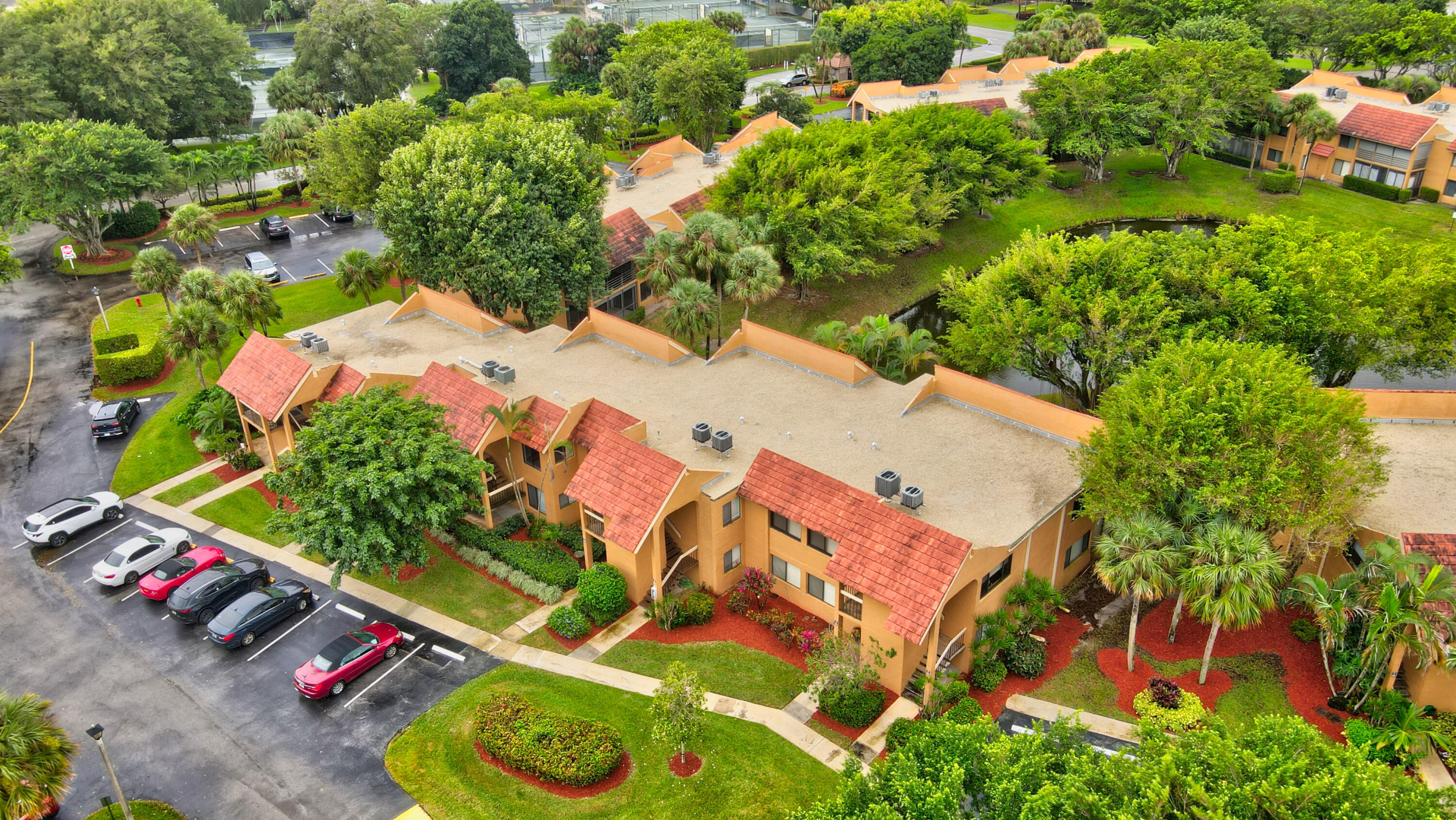 GREEN LAKES CONDO 1 THRU 21 OR3248P1 - Residential