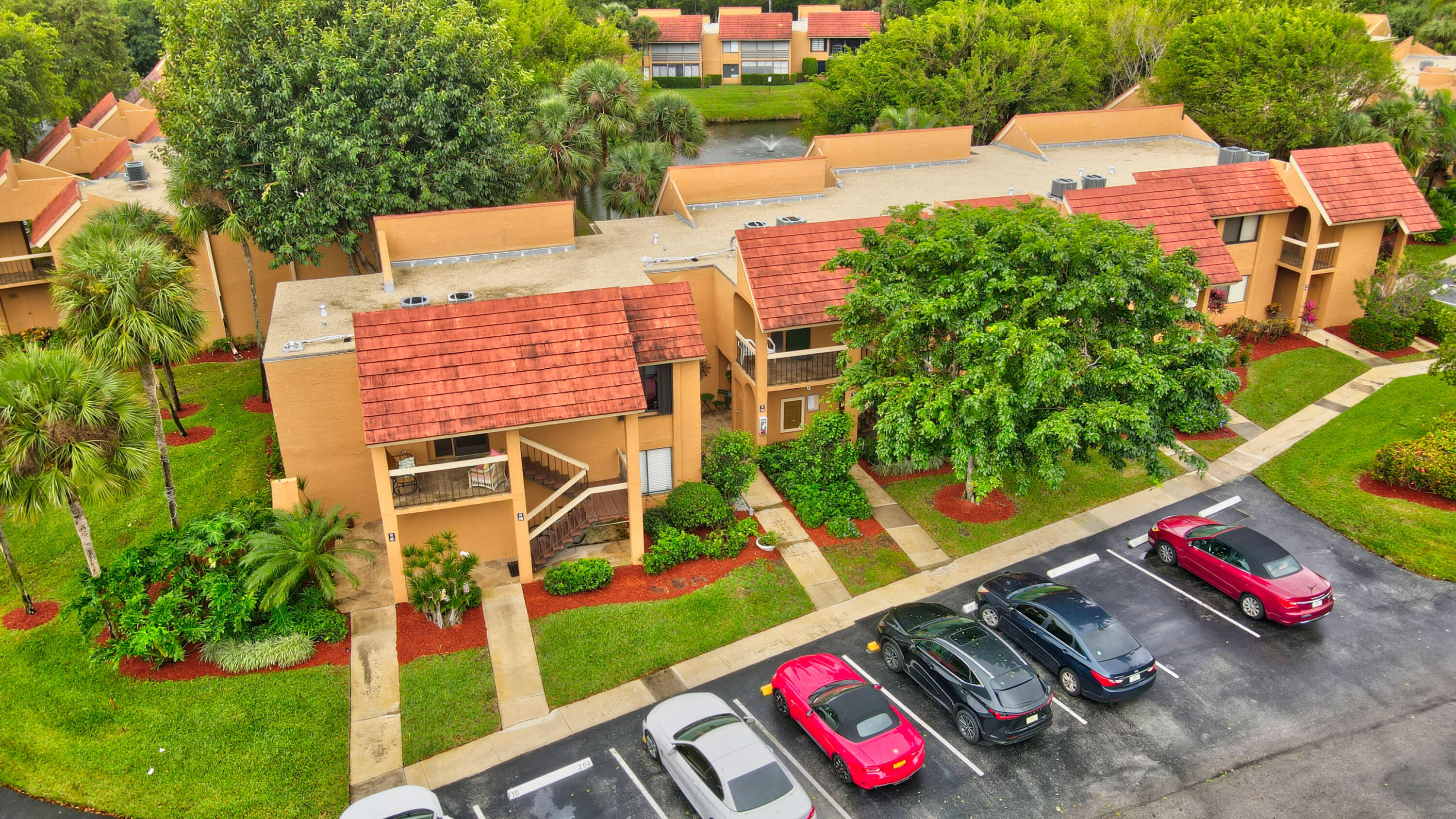 GREEN LAKES CONDO 1 THRU 21 OR3248P1 - Residential