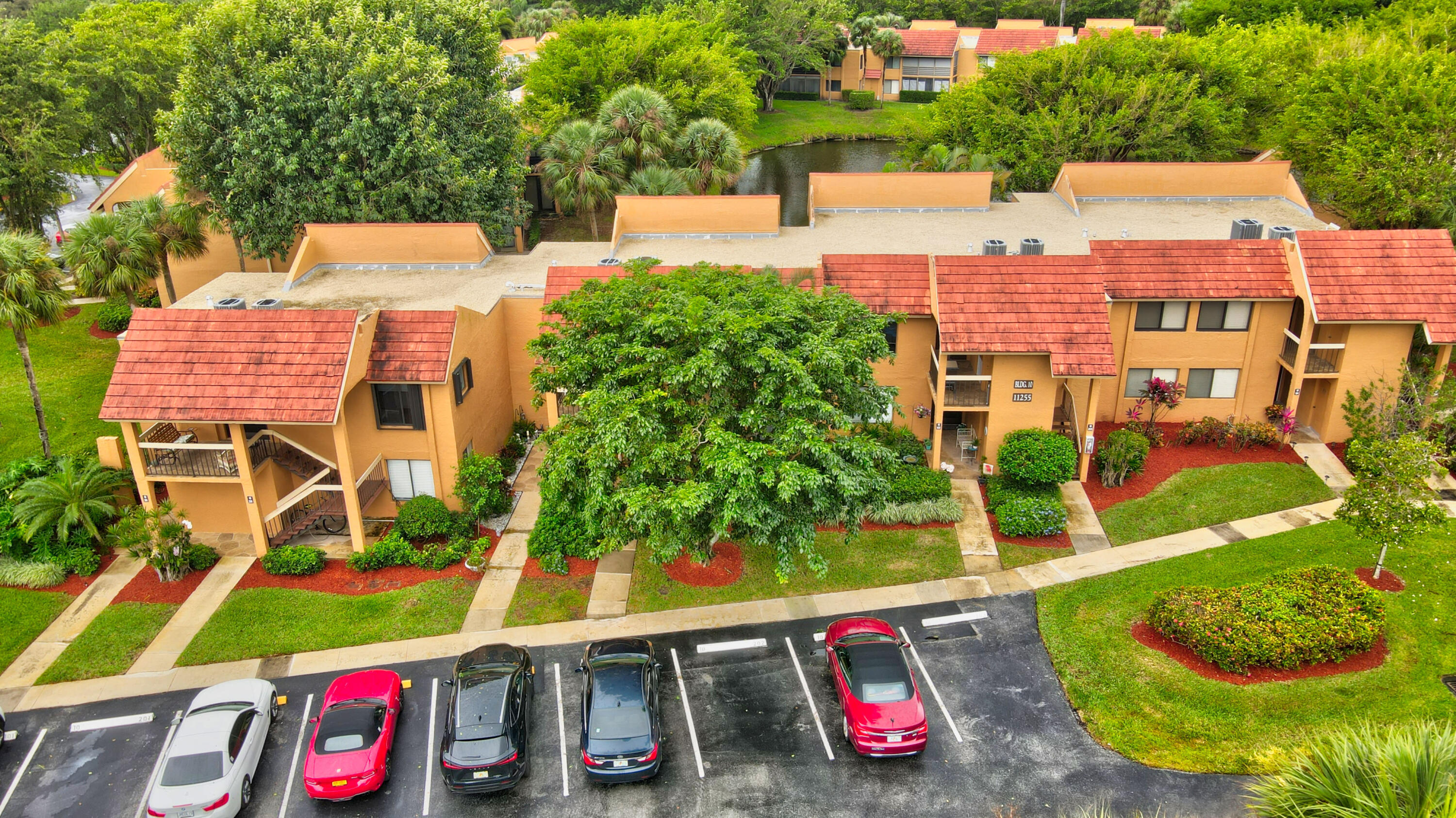 GREEN LAKES CONDO 1 THRU 21 OR3248P1 - Residential