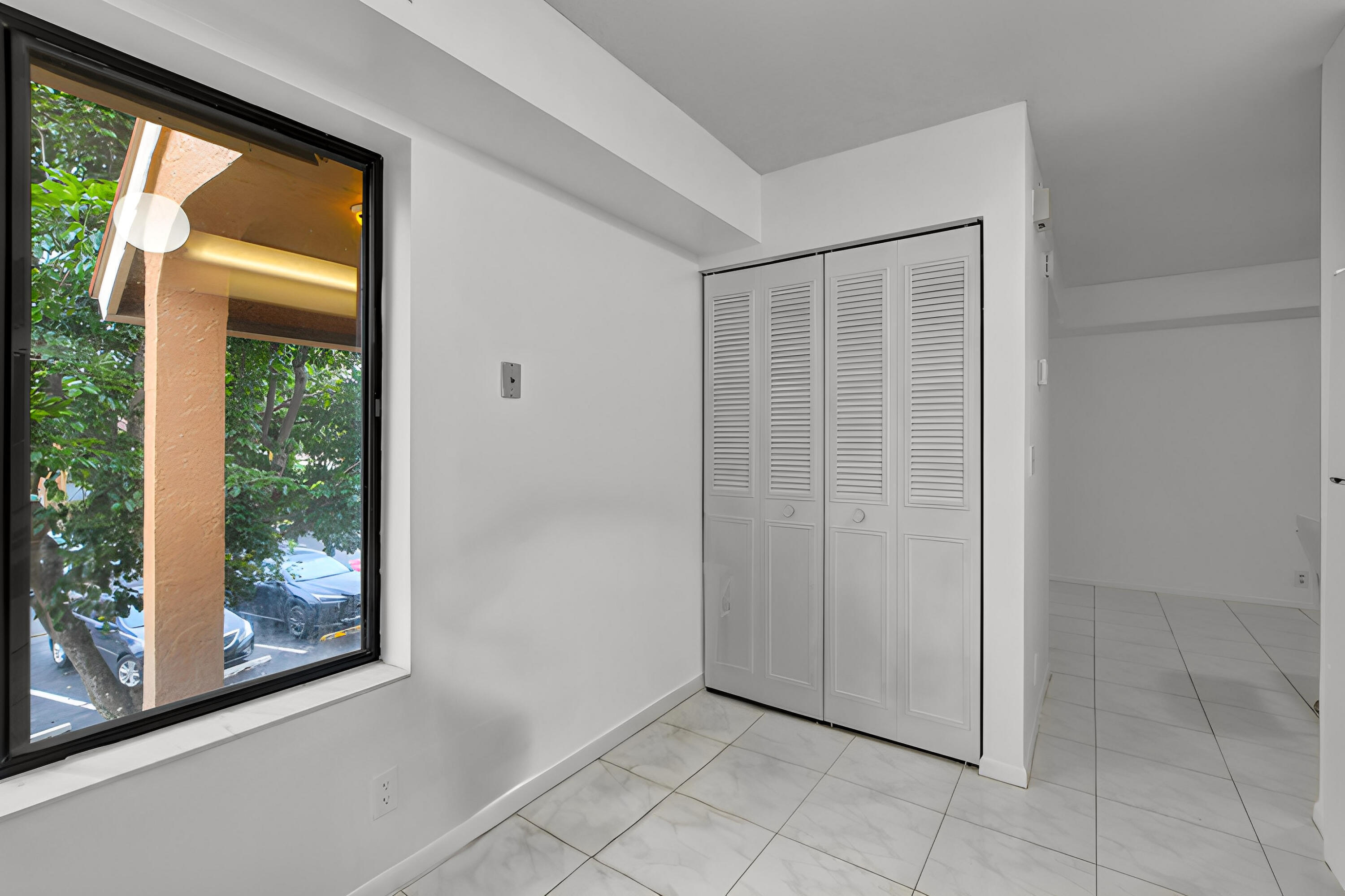 GREEN LAKES CONDO 1 THRU 21 OR3248P1 - Residential