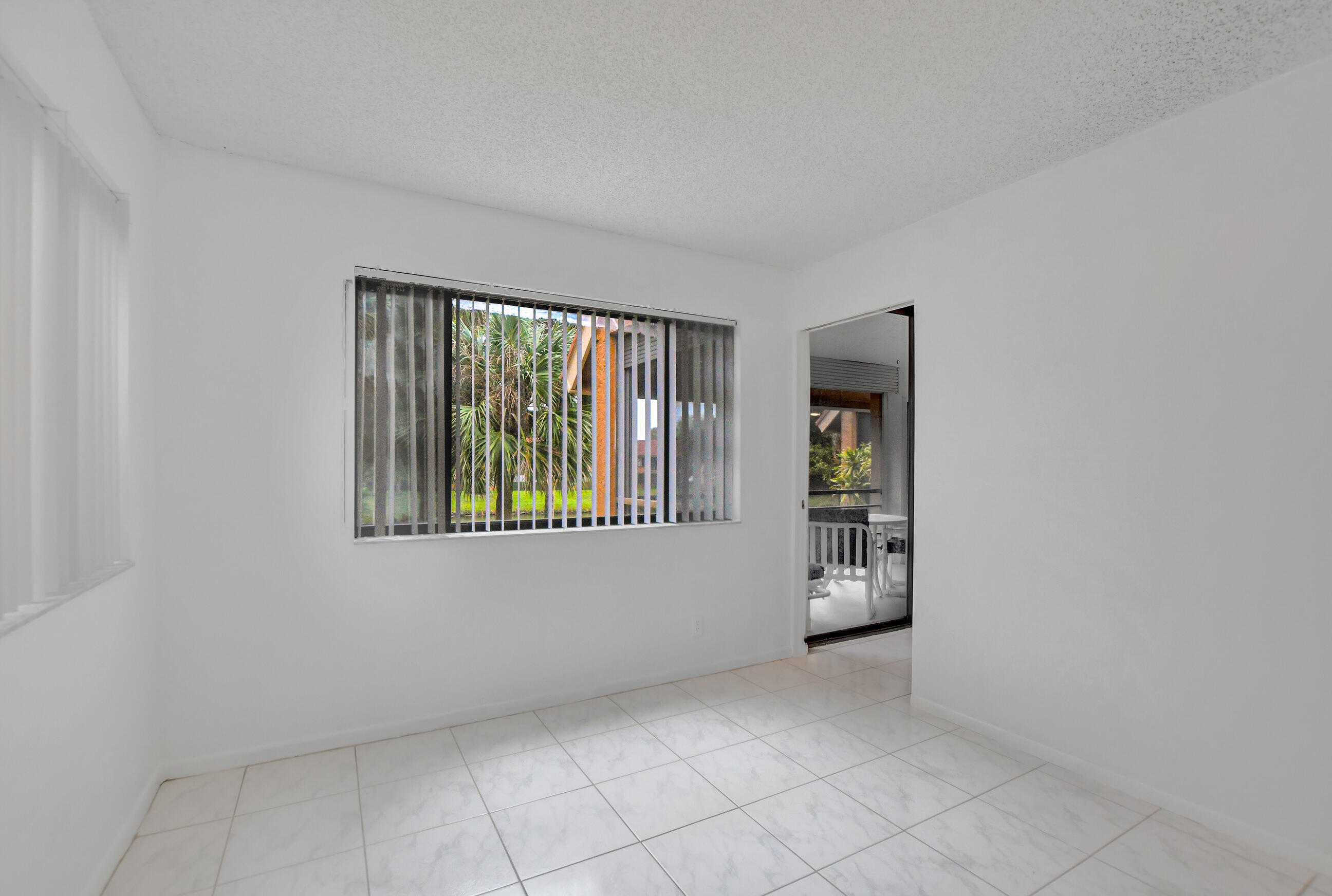 GREEN LAKES CONDO 1 THRU 21 OR3248P1 - Residential