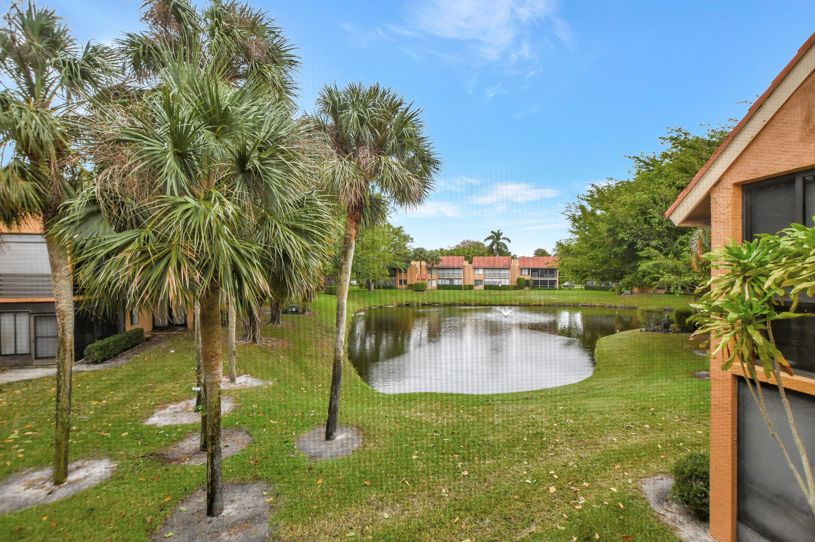 GREEN LAKES CONDO 1 THRU 21 OR3248P1 - Residential
