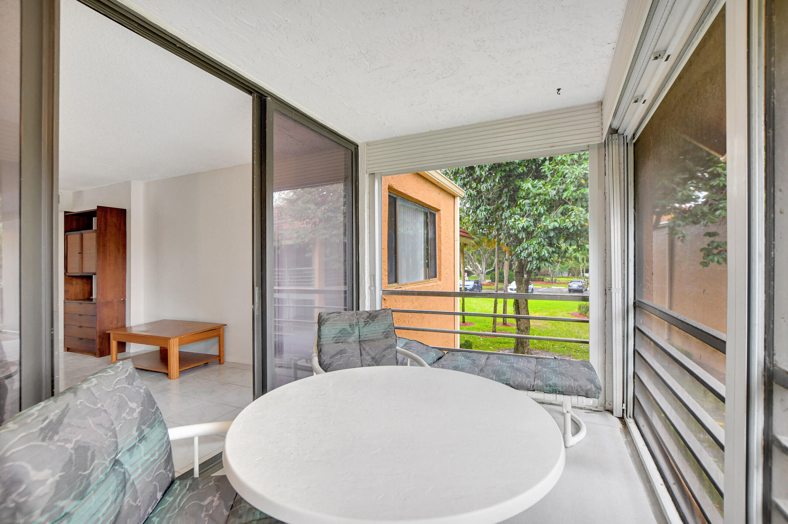 GREEN LAKES CONDO 1 THRU 21 OR3248P1 - Residential