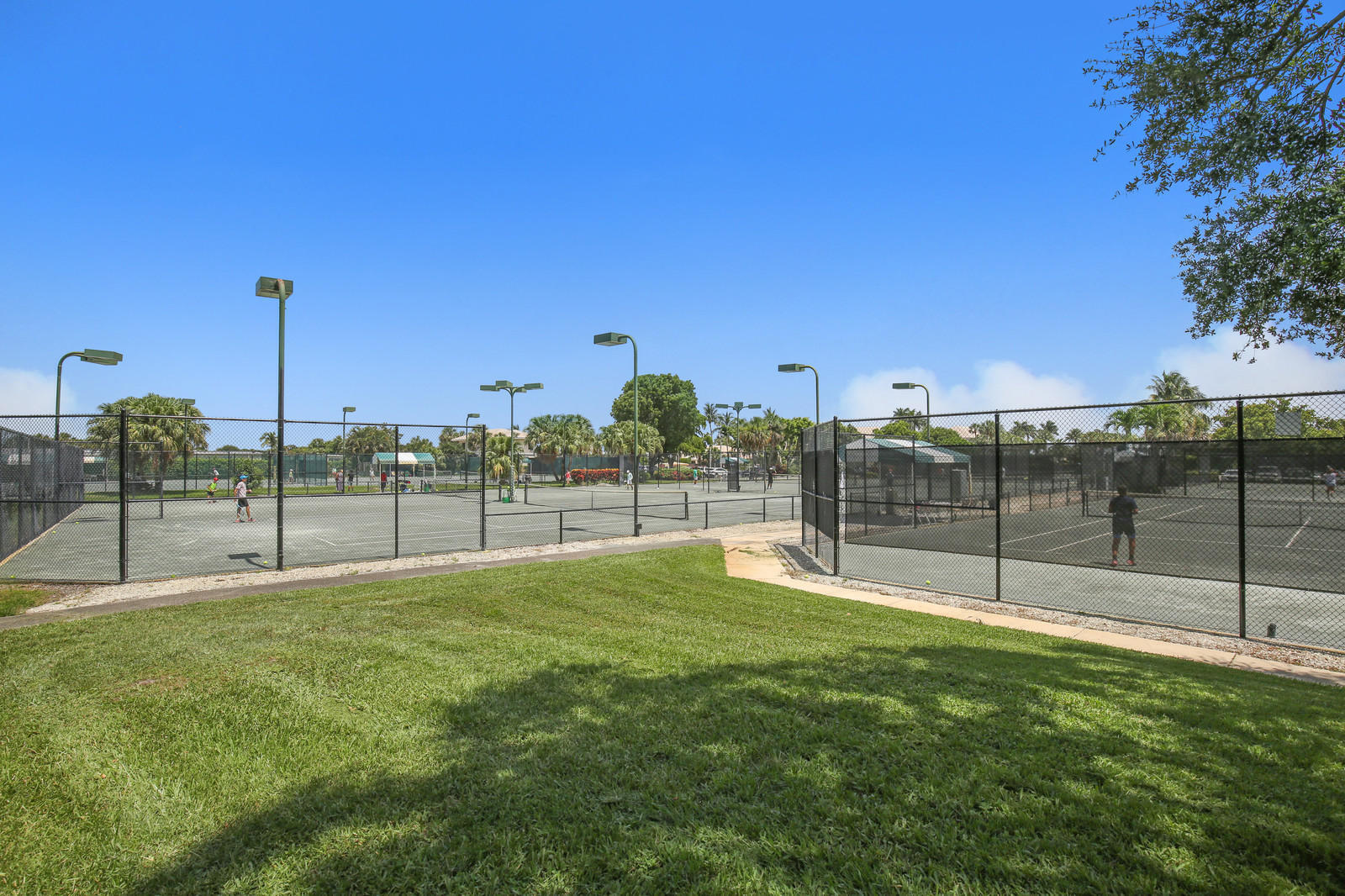 GREEN LAKES CONDO 1 THRU 21 OR3248P1 - Residential