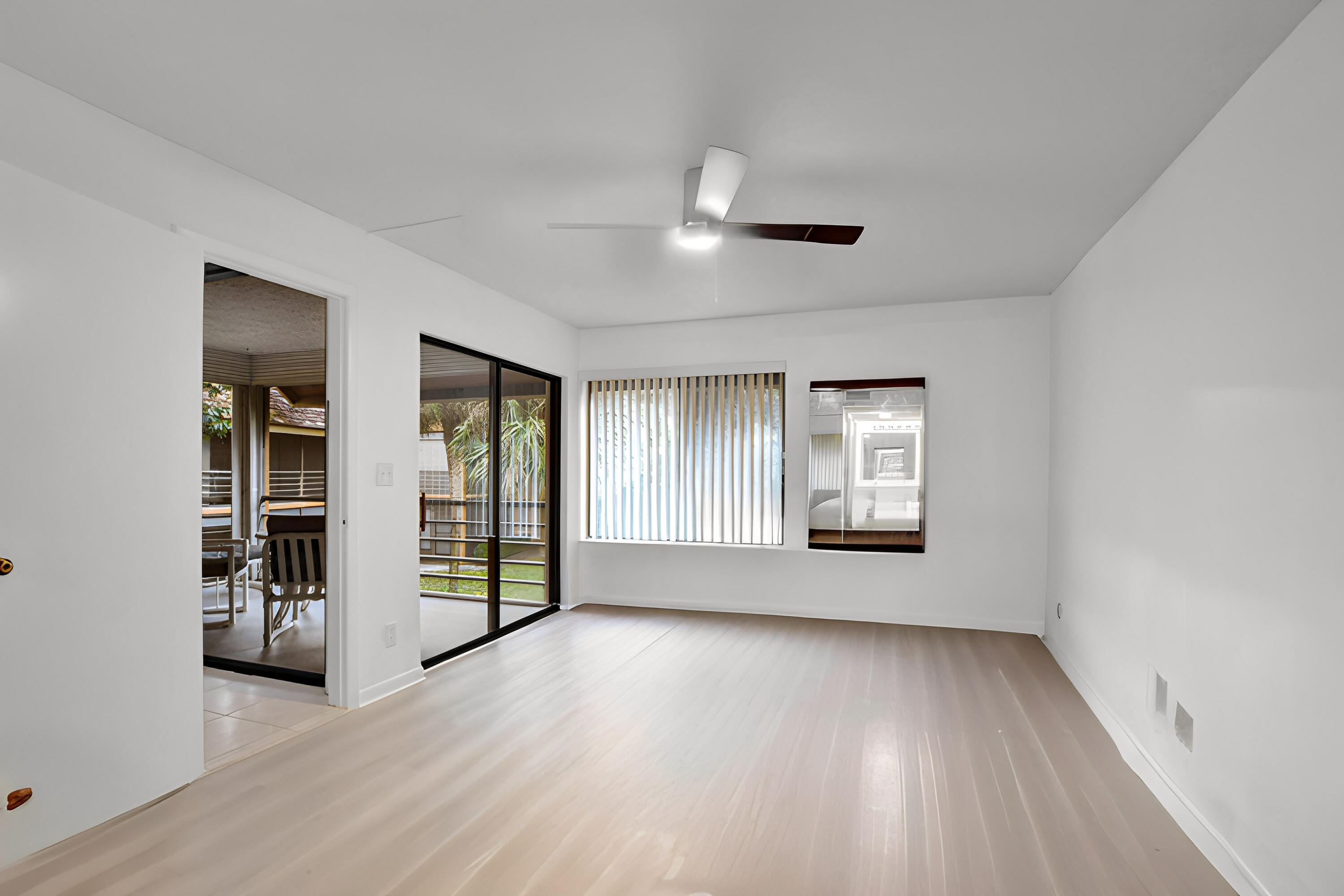 GREEN LAKES CONDO 1 THRU 21 OR3248P1 - Residential