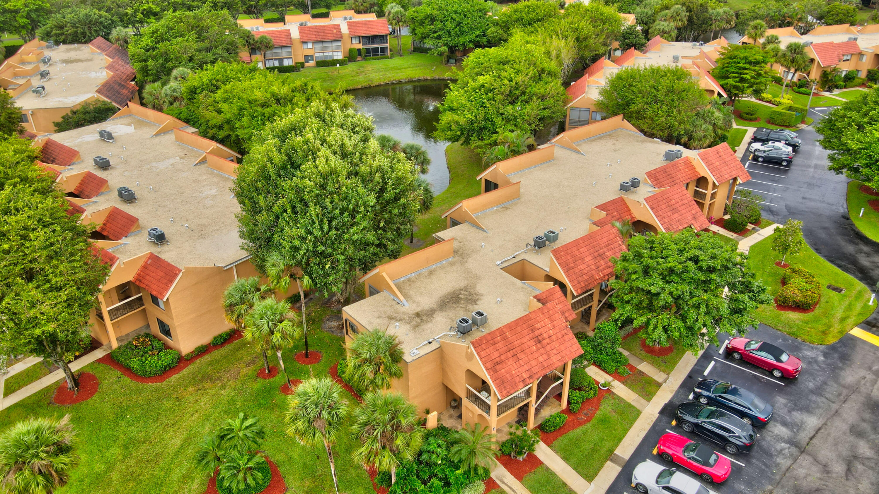 GREEN LAKES CONDO 1 THRU 21 OR3248P1 - Residential
