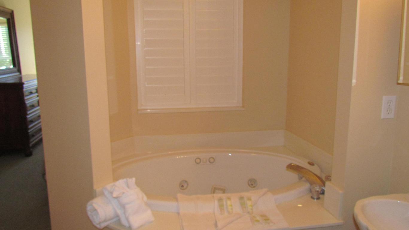 GOLF VILLAS CONDOMINIUM - Residential