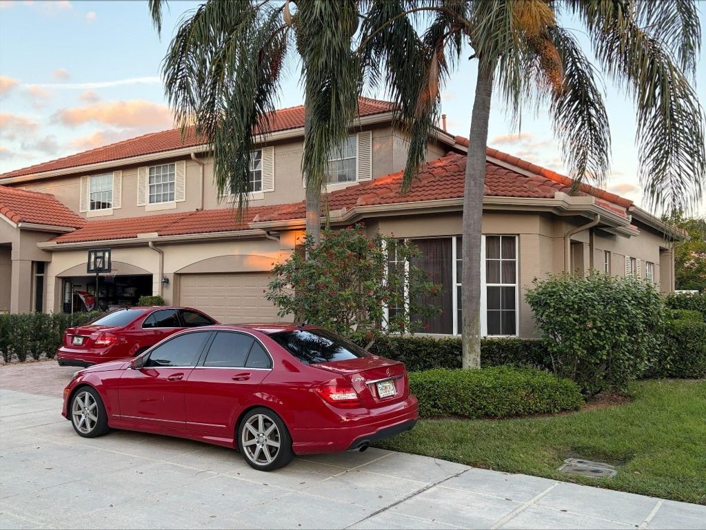 Photo of 32 Monterey Pointe Drive #32, Palm Beach Gardens, FL 33418 (MLS # F10548086)