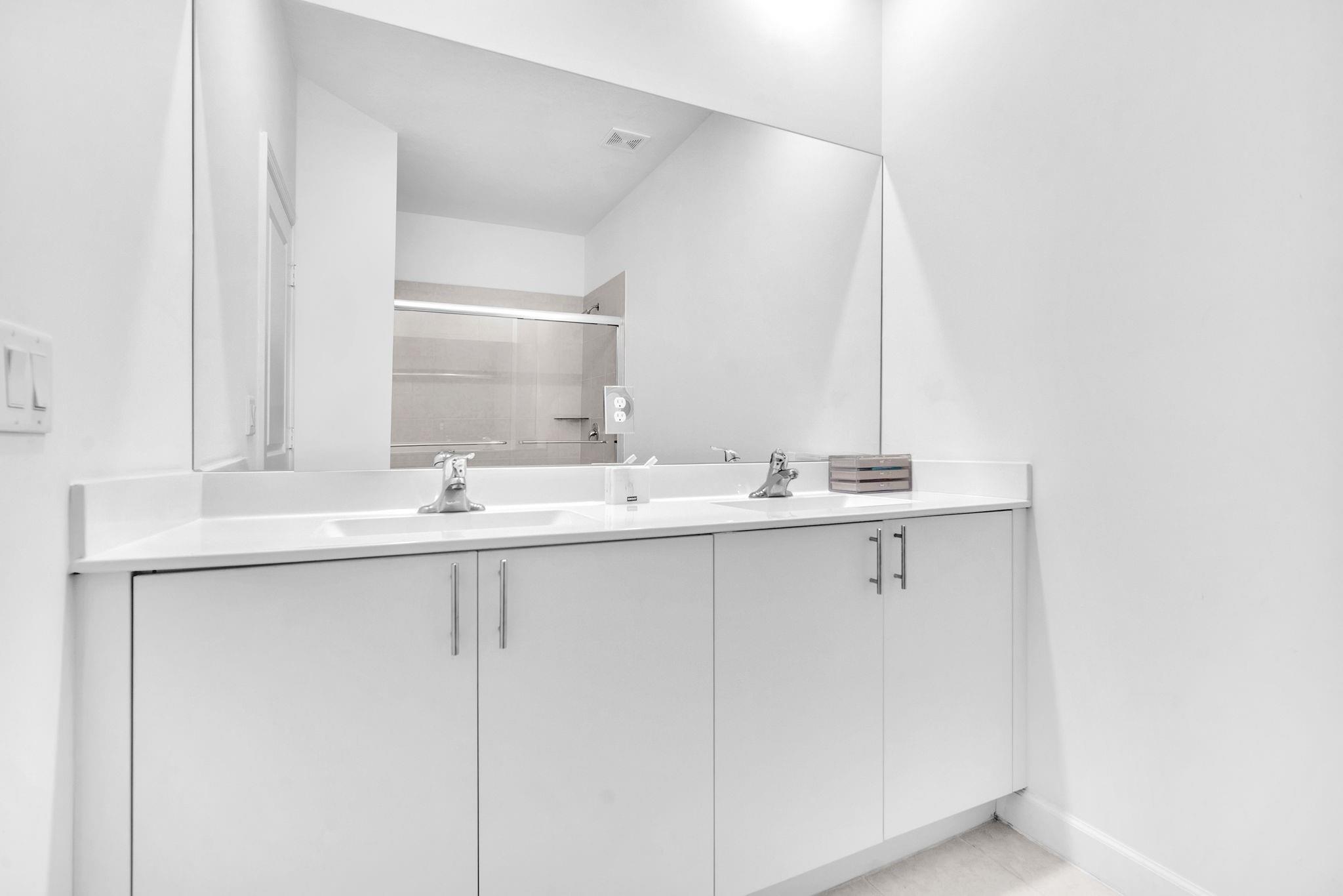 Vista Lago - Residential