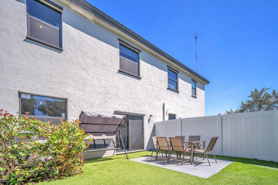 Vista Lago - Residential