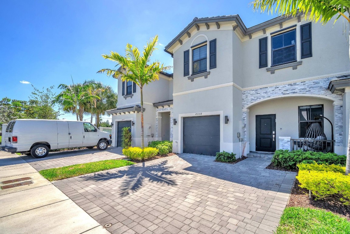 Vista Lago - Residential