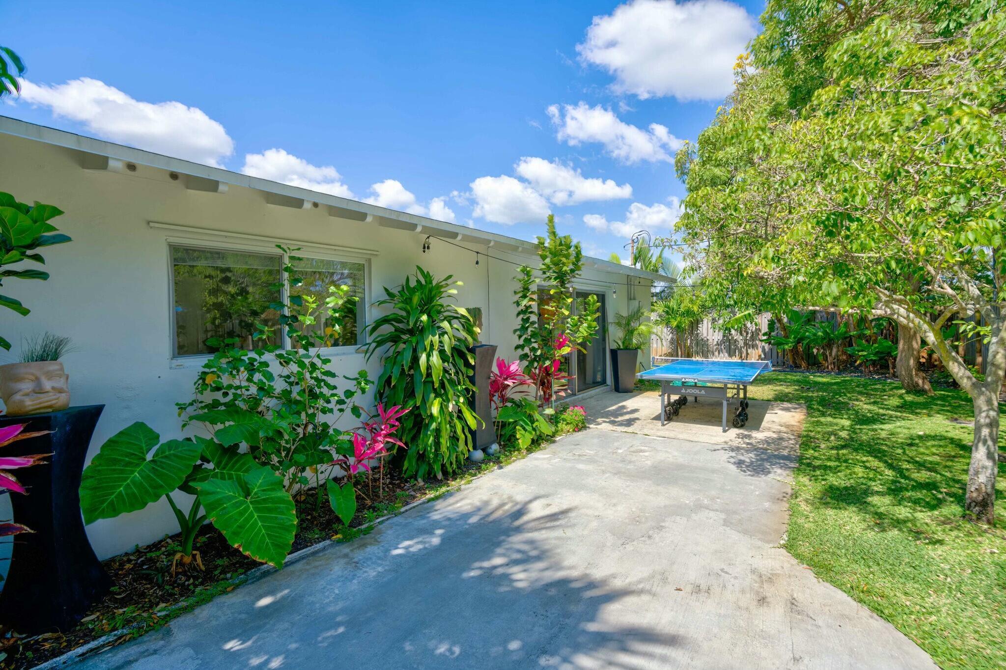 COUNTRY CLUB ADD TO VILLA - Residential Lease