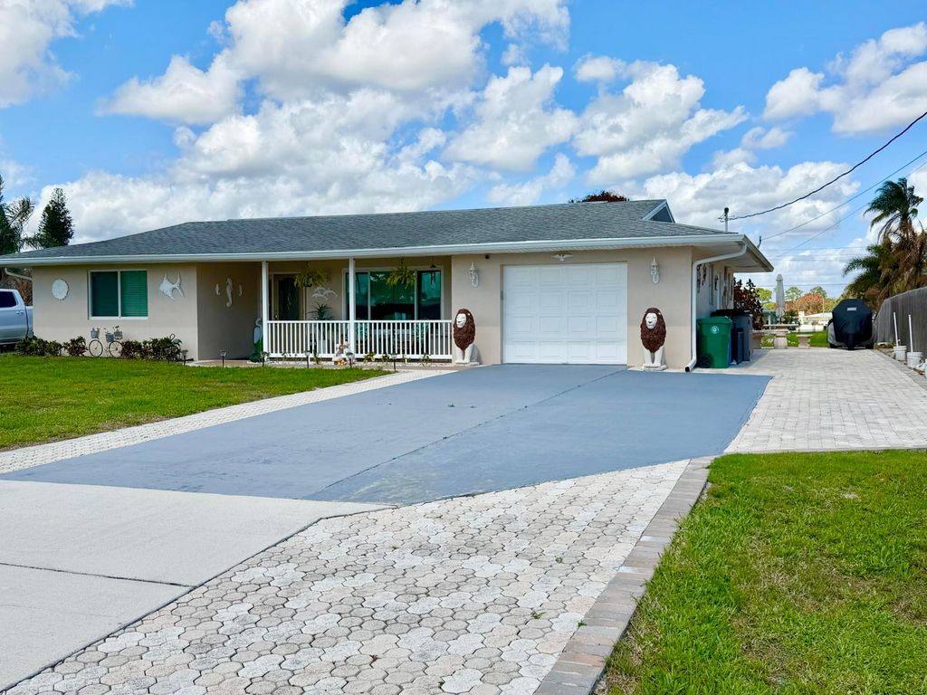 Photo of 317 SE Verada Avenue, Port Saint Lucie, FL 34983 (MLS # B26005002)