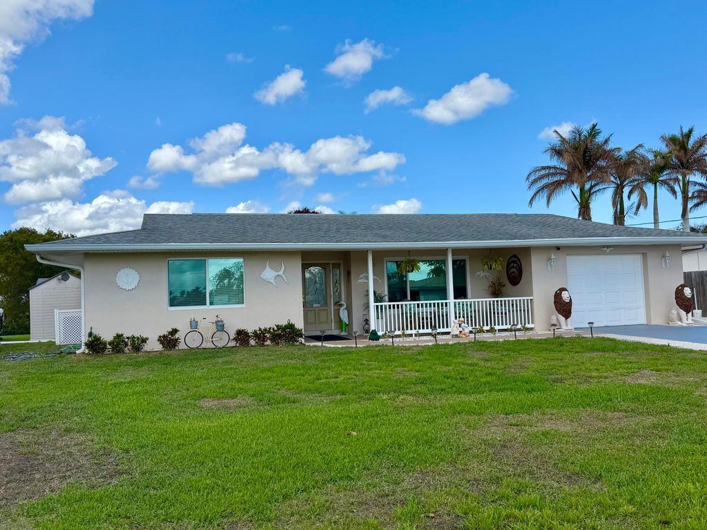 Photo of 317 SE Verada Avenue, Port Saint Lucie, FL 34983 (MLS # B26005002)