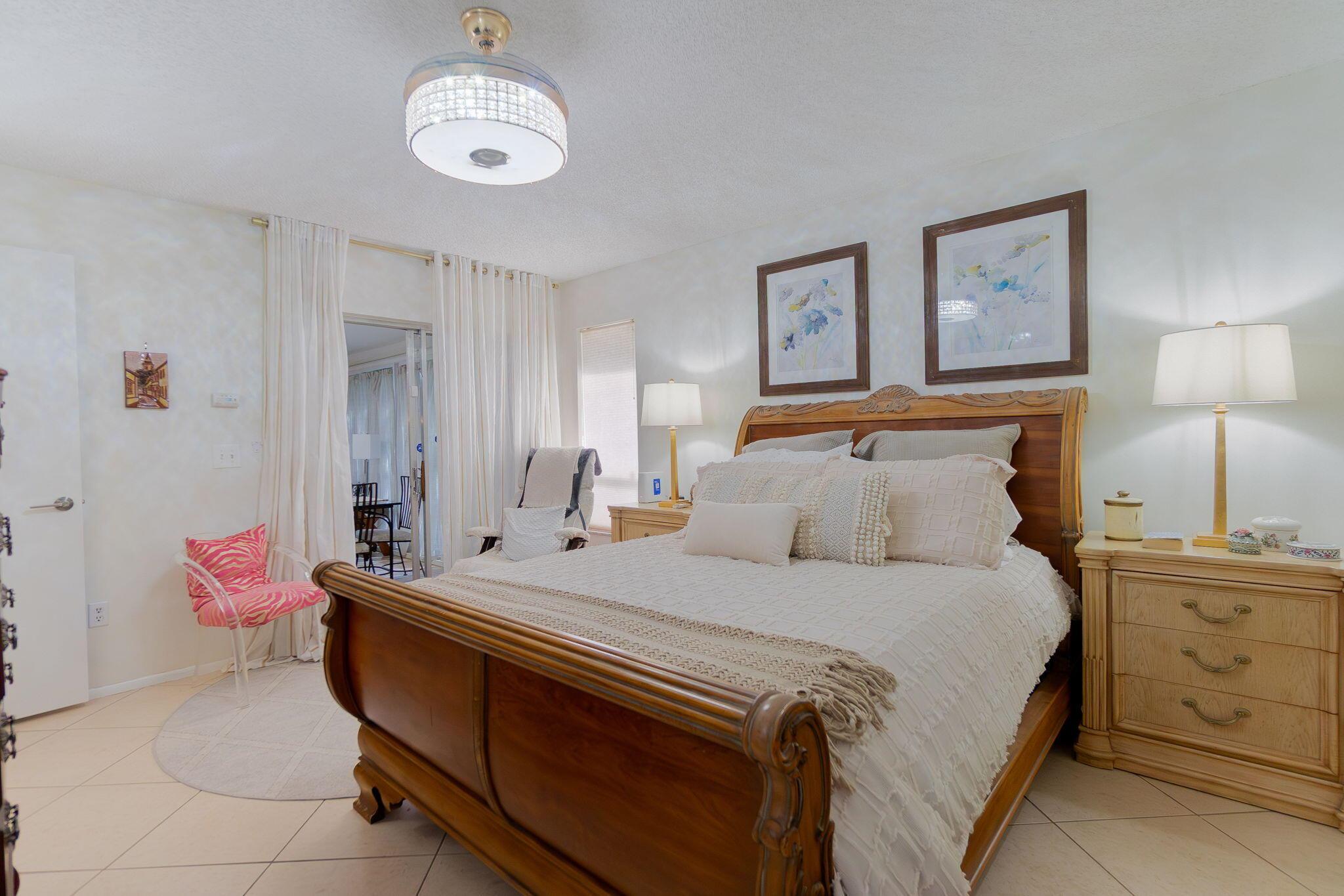 VILLAGE WALK - Residential