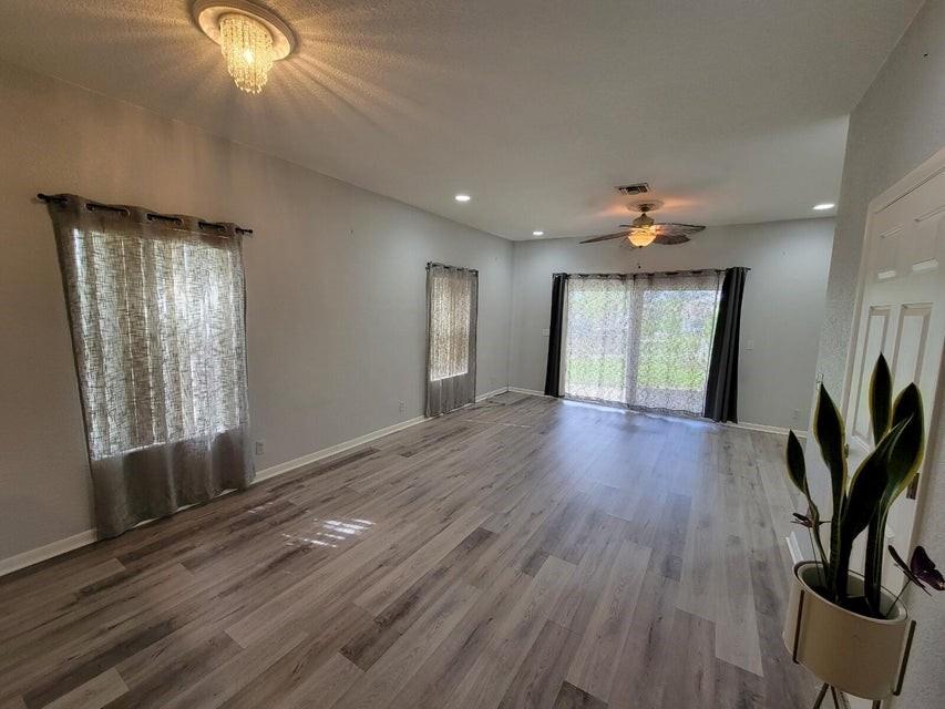 View photos, virtual tours, details... 197 NW Eller St