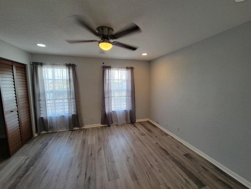 View photos, virtual tours, details... 197 NW Eller St