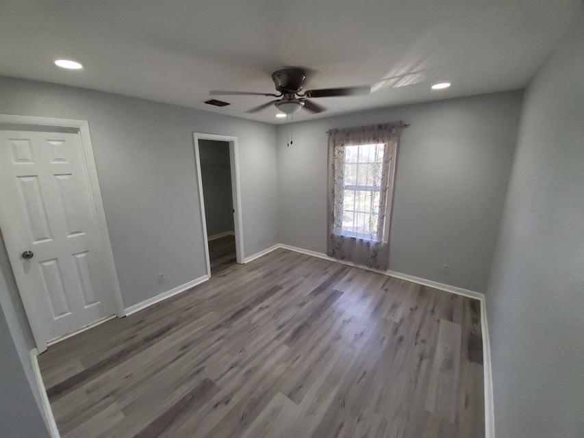 36-47-42 POR SE1/4 OF SE1 - Residential