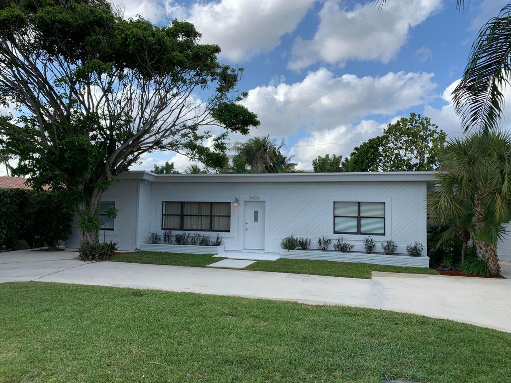 Photo of 3405 Dover Road, Pompano Beach, FL 33062 (MLS # B26005361)