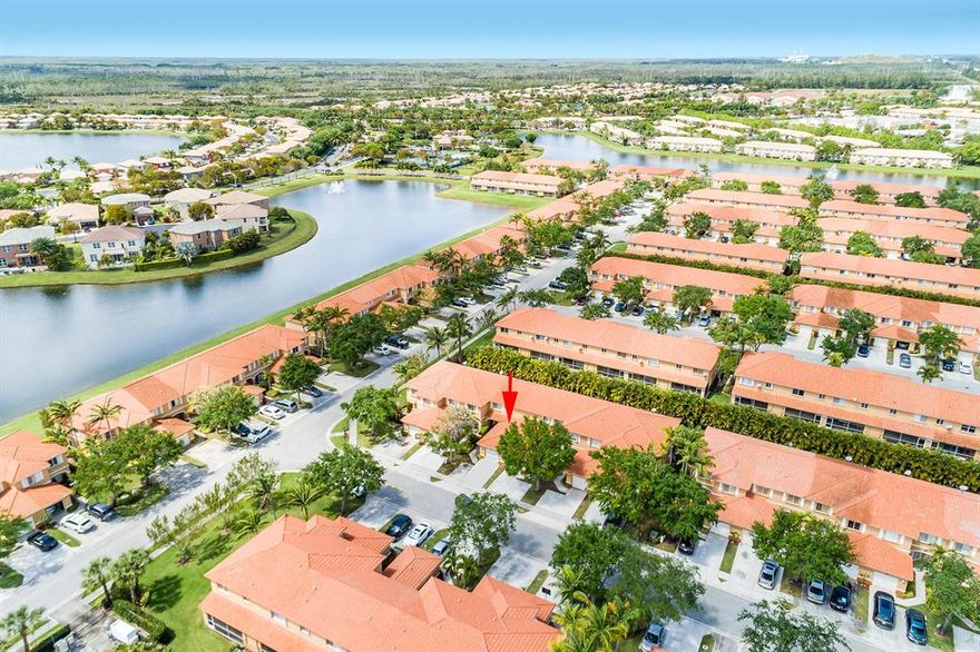 Beautiful Townhome in the heart of West Palm Beach and the highly desired community of Briar Bay.  Community is gated with 24hr security, clubhouse with resort-style pool, tennis courts, children's playground and splash area.  Excellent Location with easy access to Turnpike, Downtown West Palm Beach, City Place, Palm Beach Outlets, Wellington Green Mall, PB International, golf and beaches.
Great starter home or investment/rental property.  Immaculate condition, move-in ready.  Come see for yourself!!