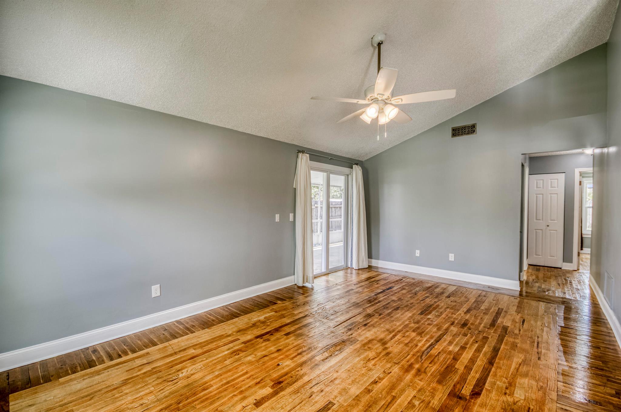 10656 Bobbie Lane, Royal Palm Beach, FL, 33411/$450,000 4 10656 Bobbie Lane