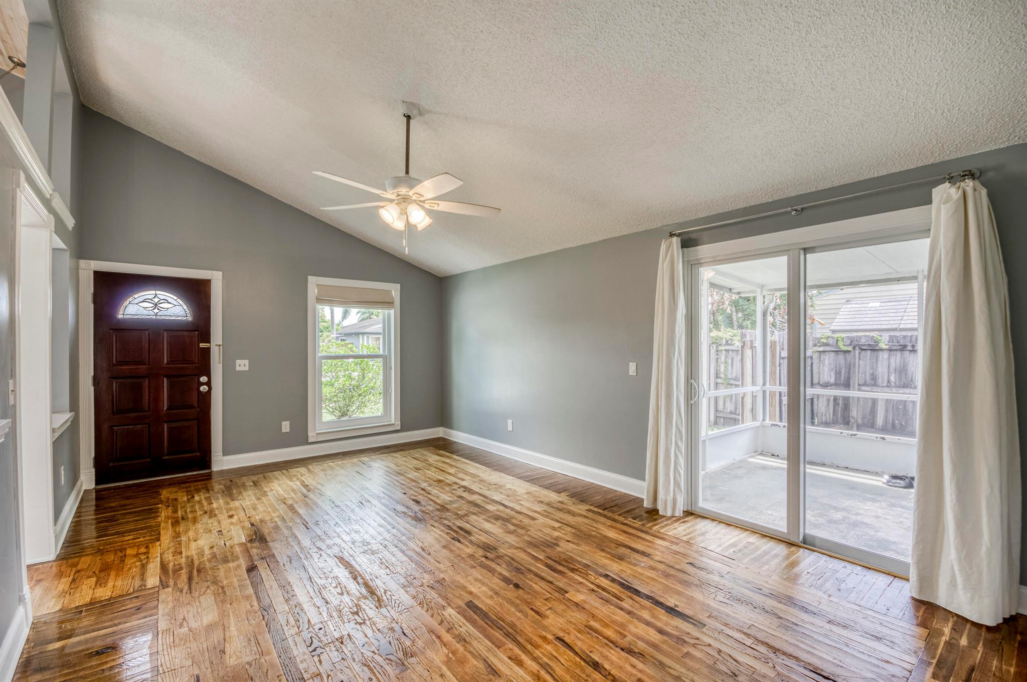 10656 Bobbie Lane, Royal Palm Beach, FL, 33411/$450,000 3 10656 Bobbie Lane
