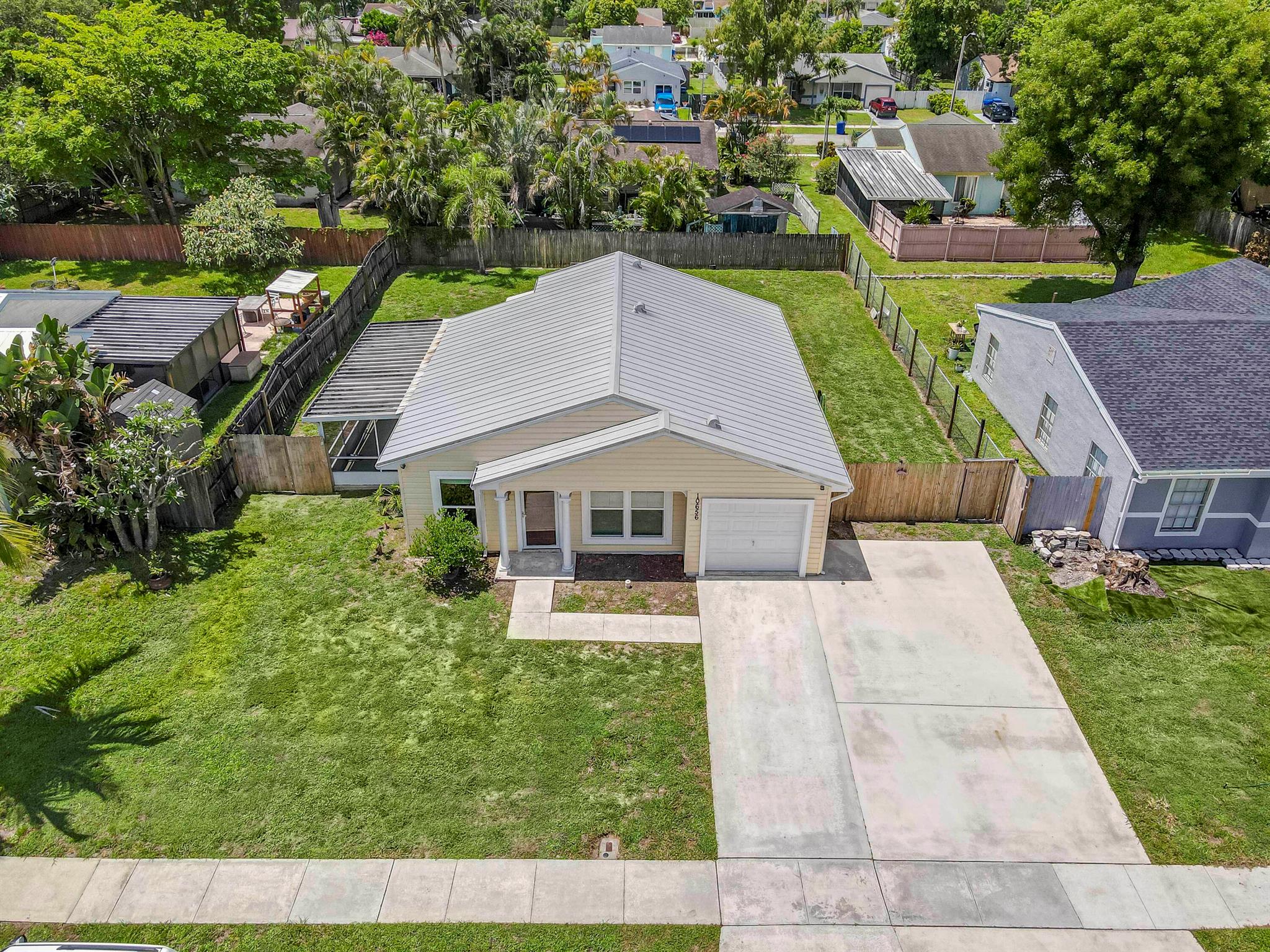 10656 Bobbie Lane, Royal Palm Beach, FL, 33411/$450,000 1 10656 Bobbie Lane