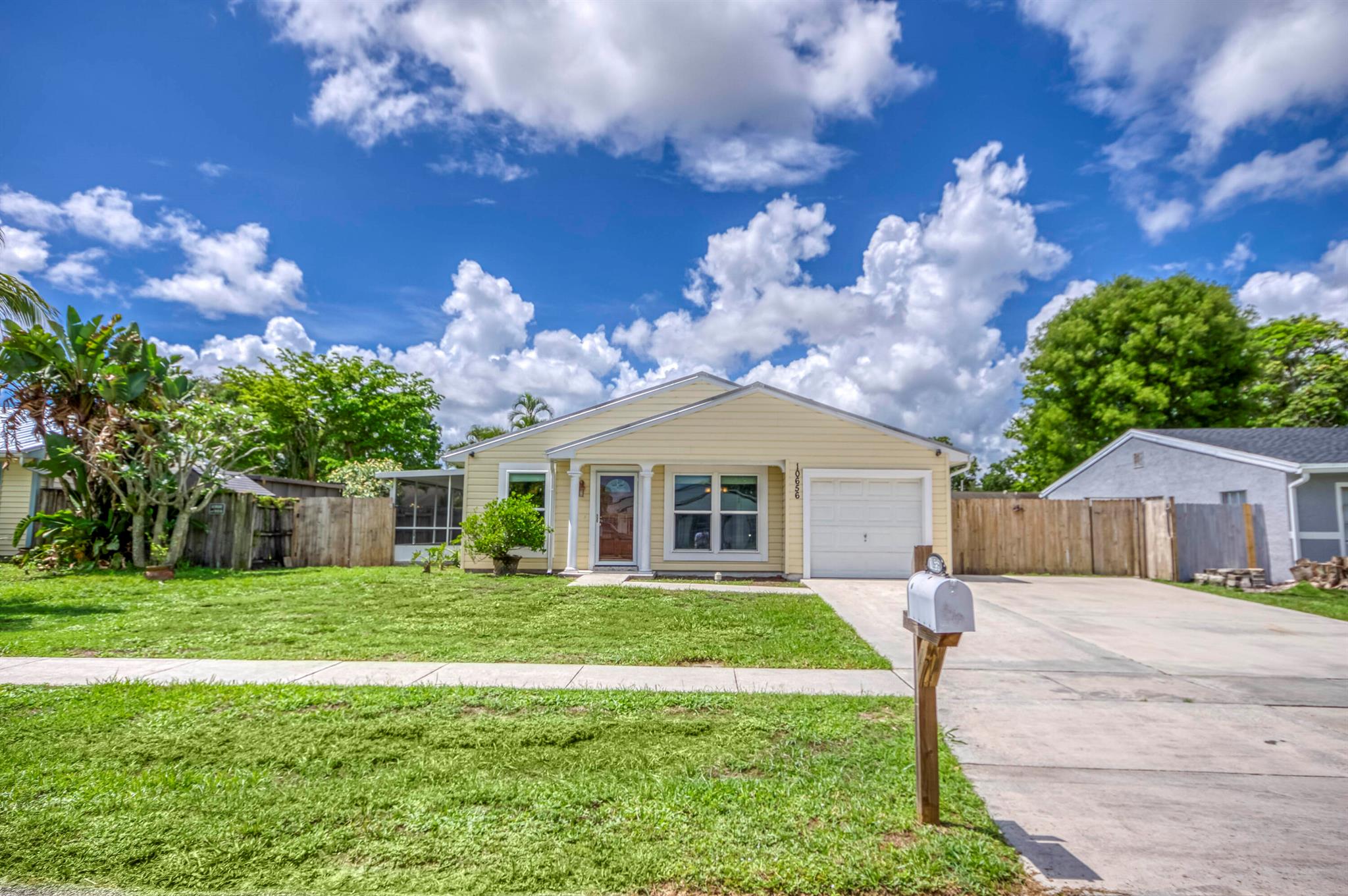 10656 Bobbie Lane, Royal Palm Beach, FL, 33411/$450,000 2 10656 Bobbie Lane