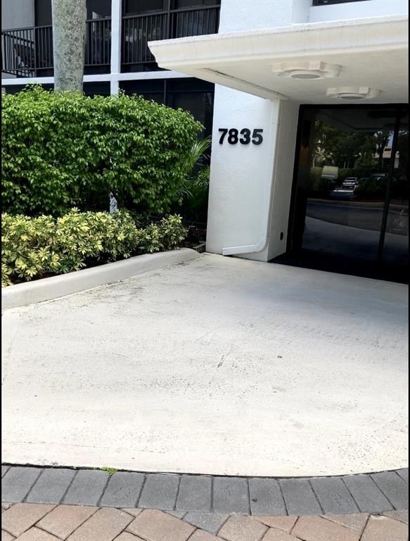 Well maintained condo with lovely view. Kitchen and baths updated. Community pool, hotwire included