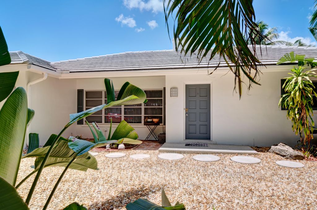 Photo of 1348 SW 4th Street, Boca Raton, FL 33486 (MLS # B26032939)